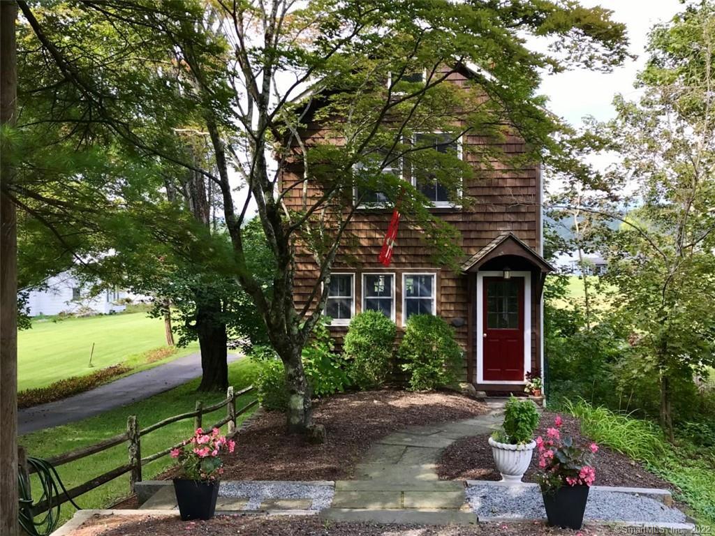 Twin Lakes Road, Salisbury, Connecticut - 4 Bedrooms  
3 Bathrooms  
5 Rooms - 