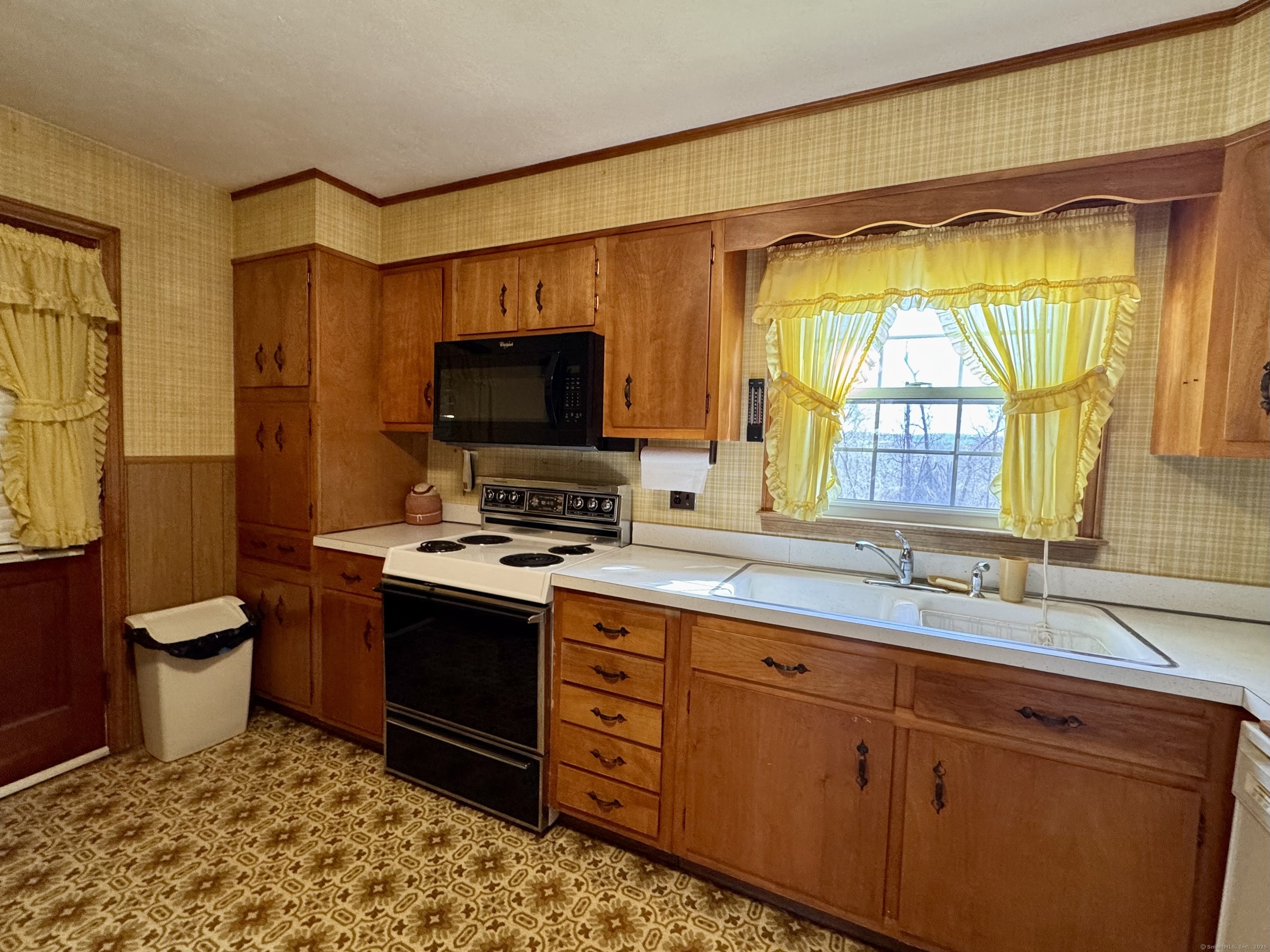 11 Pound Sweet Hill, Bethel, Connecticut image 8