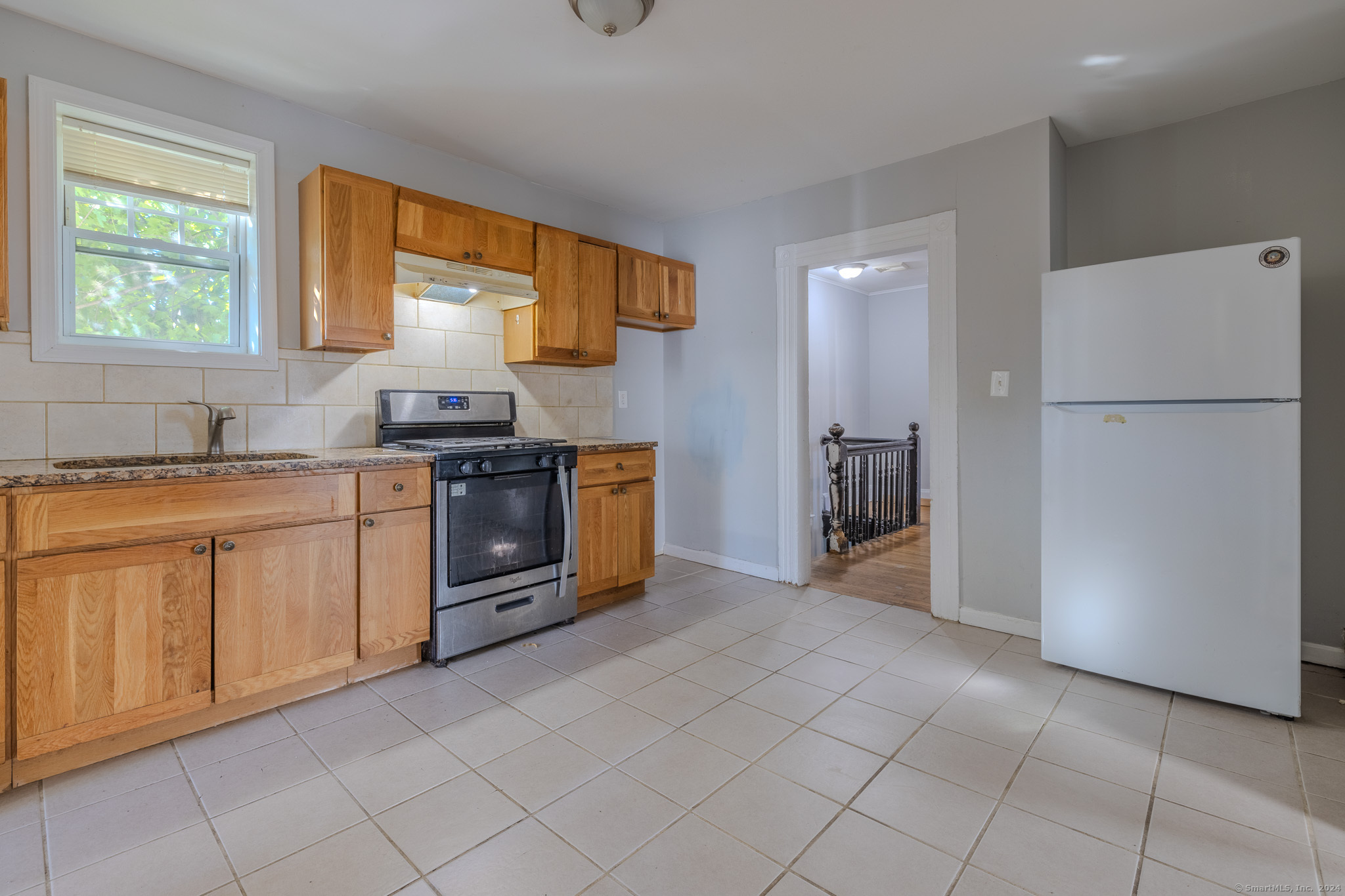 2426 Pleasant Street 2nd/3rd Fl, Bridgeport, Connecticut - 4 Bedrooms  
1 Bathrooms  
7 Rooms - 