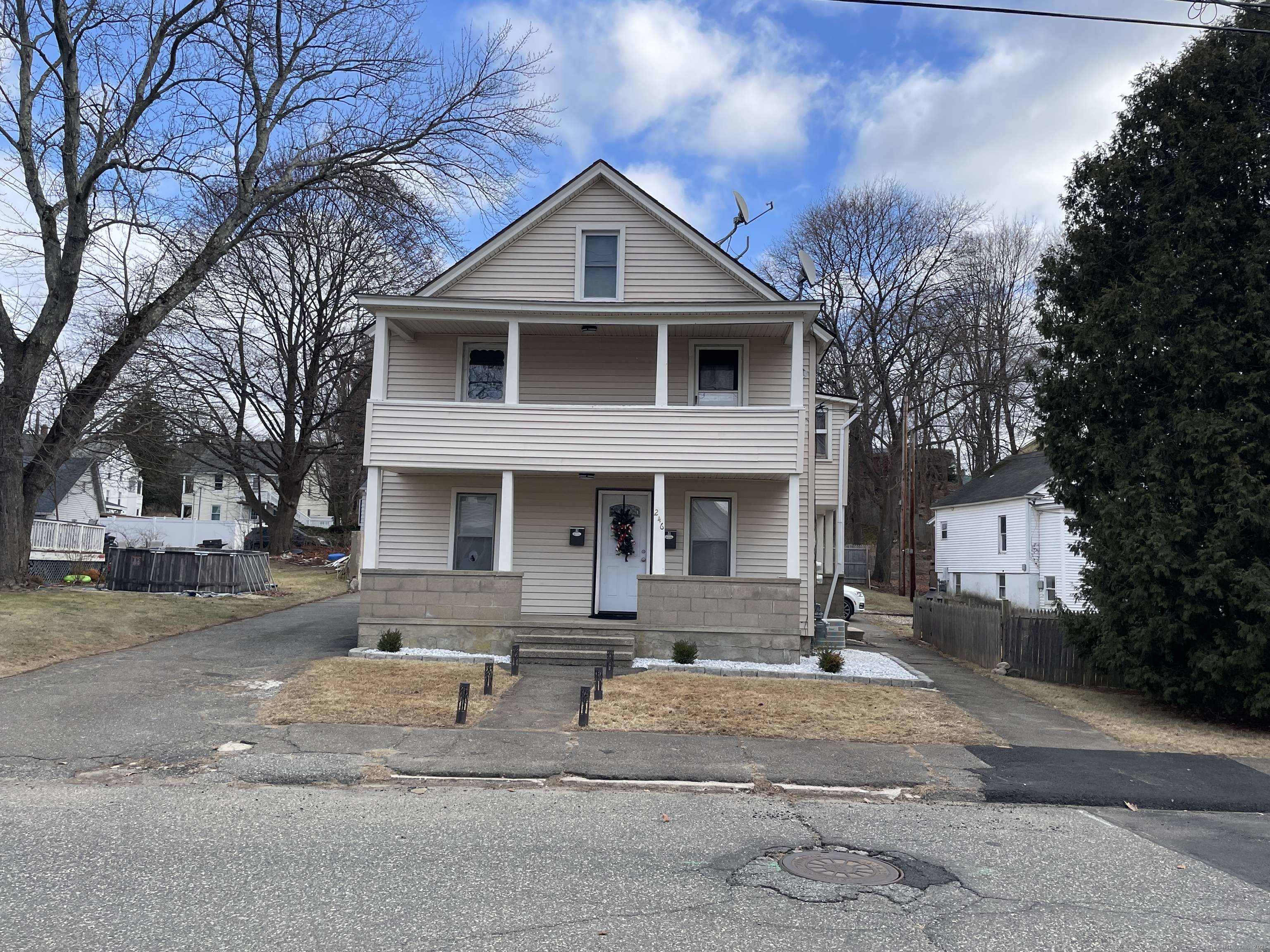 246 Brightwood Avenue, Torrington, Connecticut - 2 Bedrooms  
1 Bathrooms  
5 Rooms - 