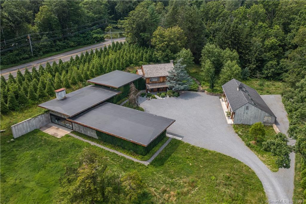 Property for Sale at 4 Good Hill Road, Weston, Connecticut - Bedrooms: 3 
Bathrooms: 4 
Rooms: 6  - $3,750,000