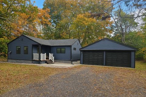 Photo of 86 Grove Beach Road N, Westbrook, CT 06498 (MLS # 24135623)