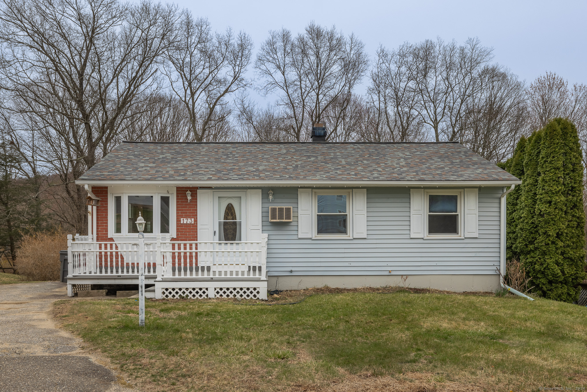 Morning Dove Road, Naugatuck, Connecticut - 2 Bedrooms  
1 Bathrooms  
5 Rooms - 
