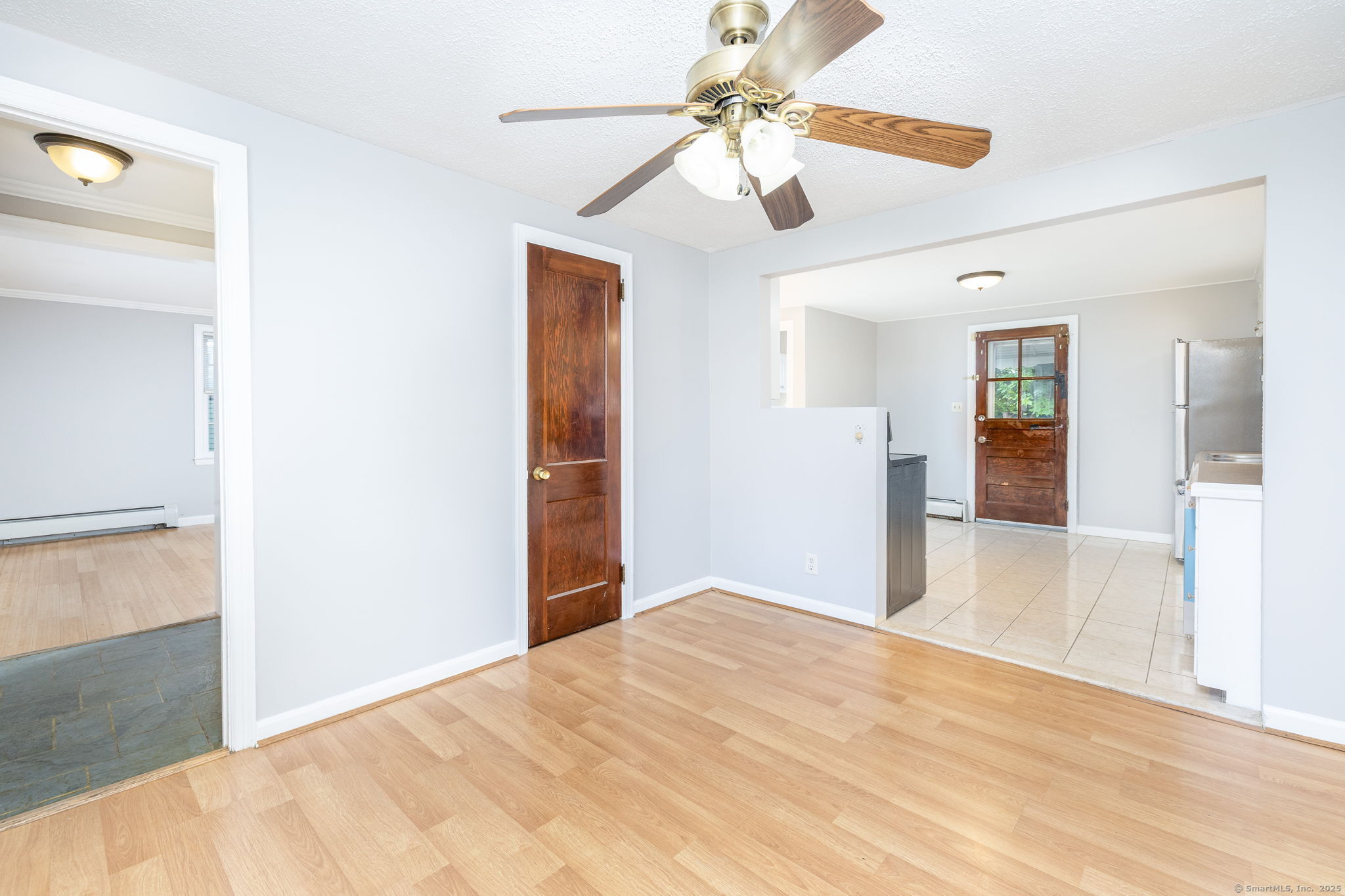 Newington, Connecticut 06111, United States, 2 Bedrooms Bedrooms, ,2 BathroomsBathrooms,Residential,Active,214095