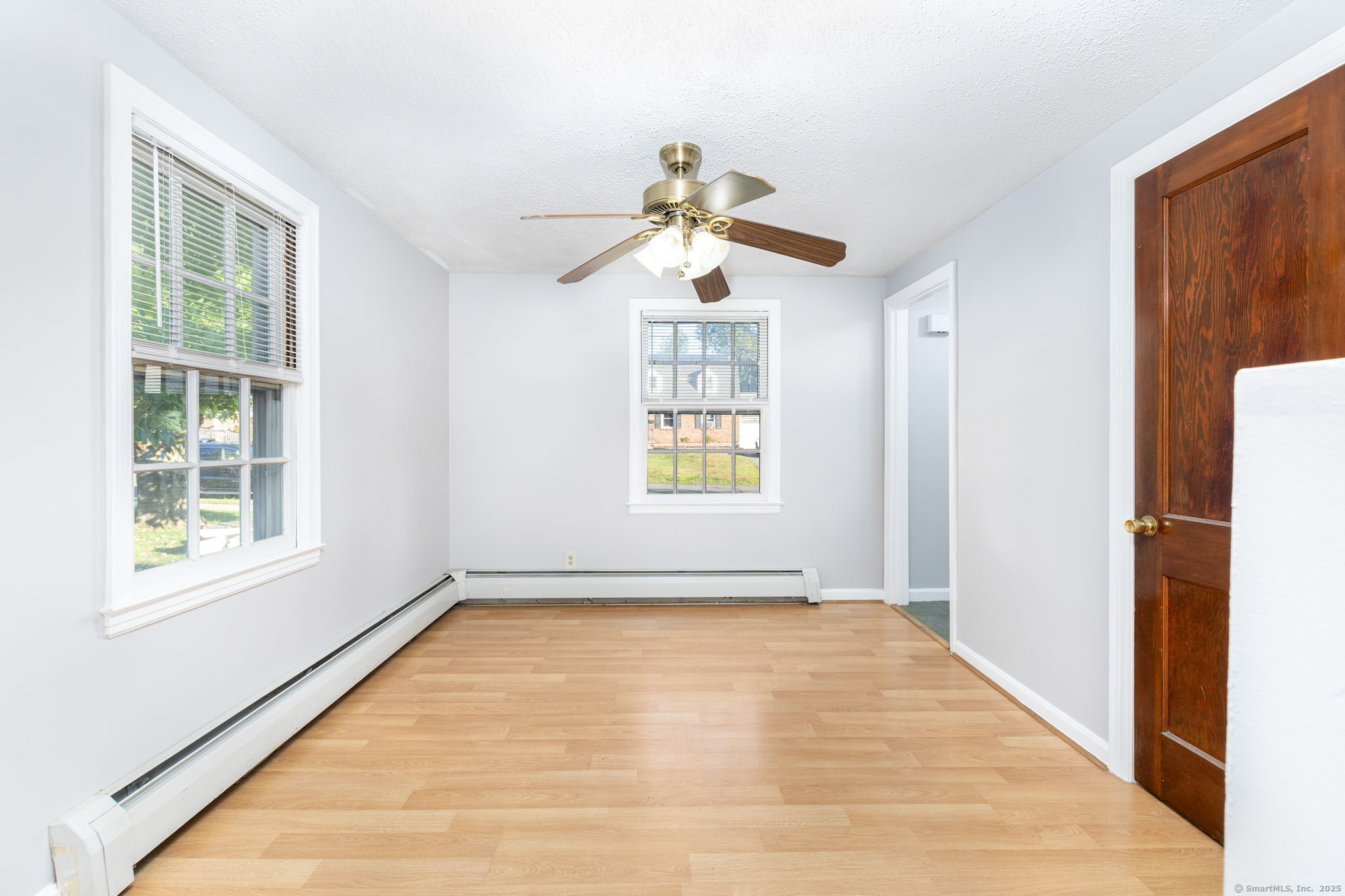 Newington, Connecticut 06111, United States, 2 Bedrooms Bedrooms, ,2 BathroomsBathrooms,Residential,Active,214095