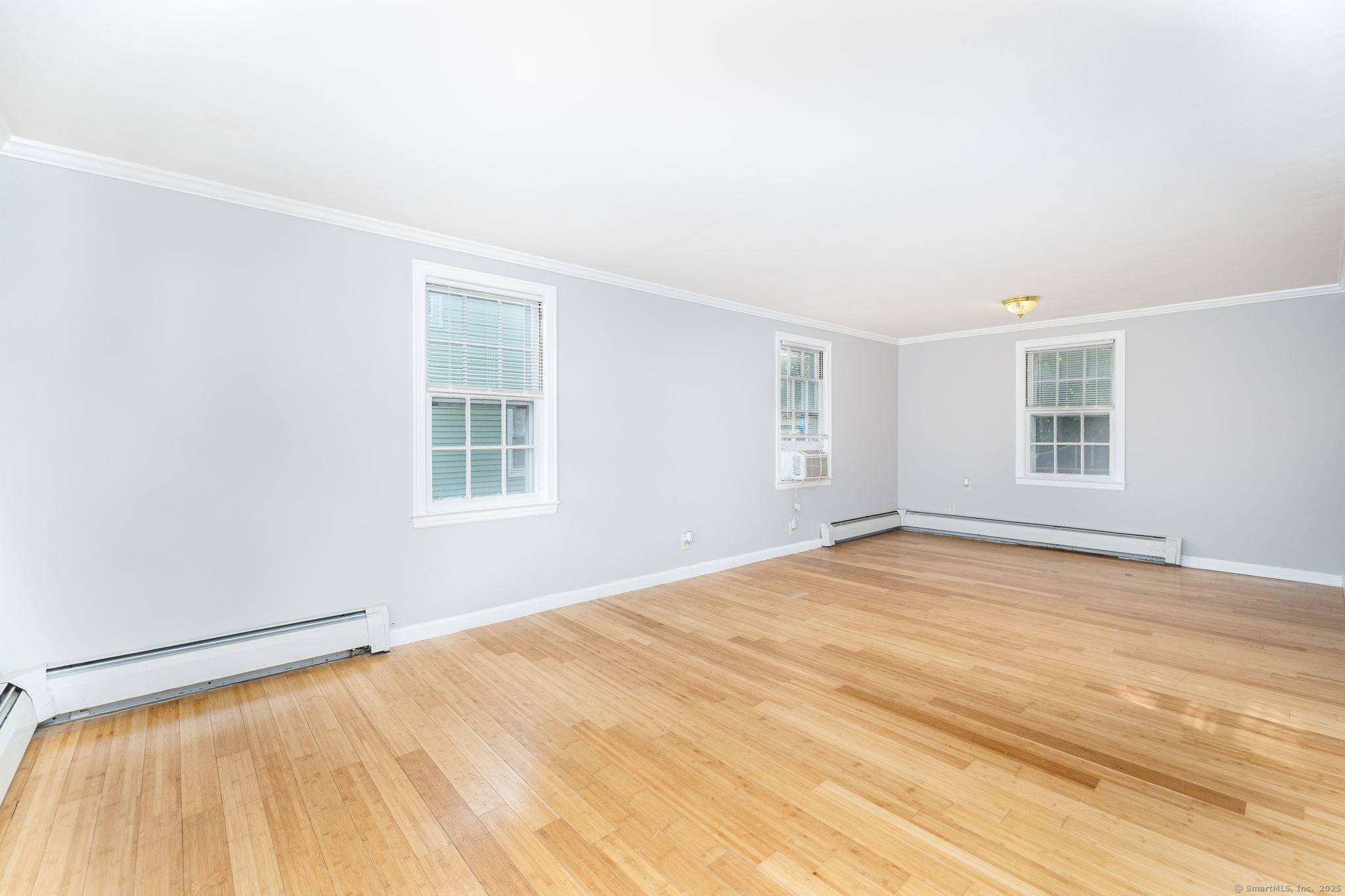 Newington, Connecticut 06111, United States, 2 Bedrooms Bedrooms, ,2 BathroomsBathrooms,Residential,Active,214095