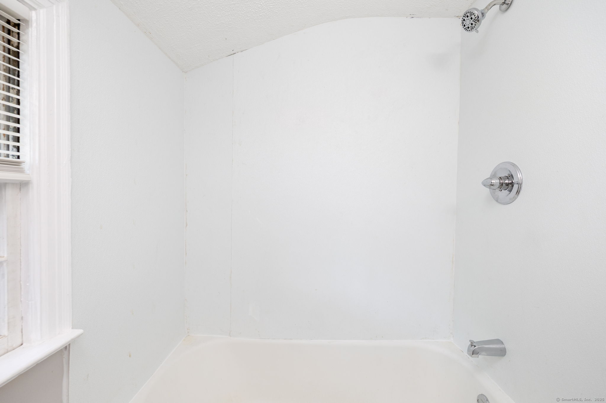 Newington, Connecticut 06111, United States, 2 Bedrooms Bedrooms, ,2 BathroomsBathrooms,Residential,Active,214095