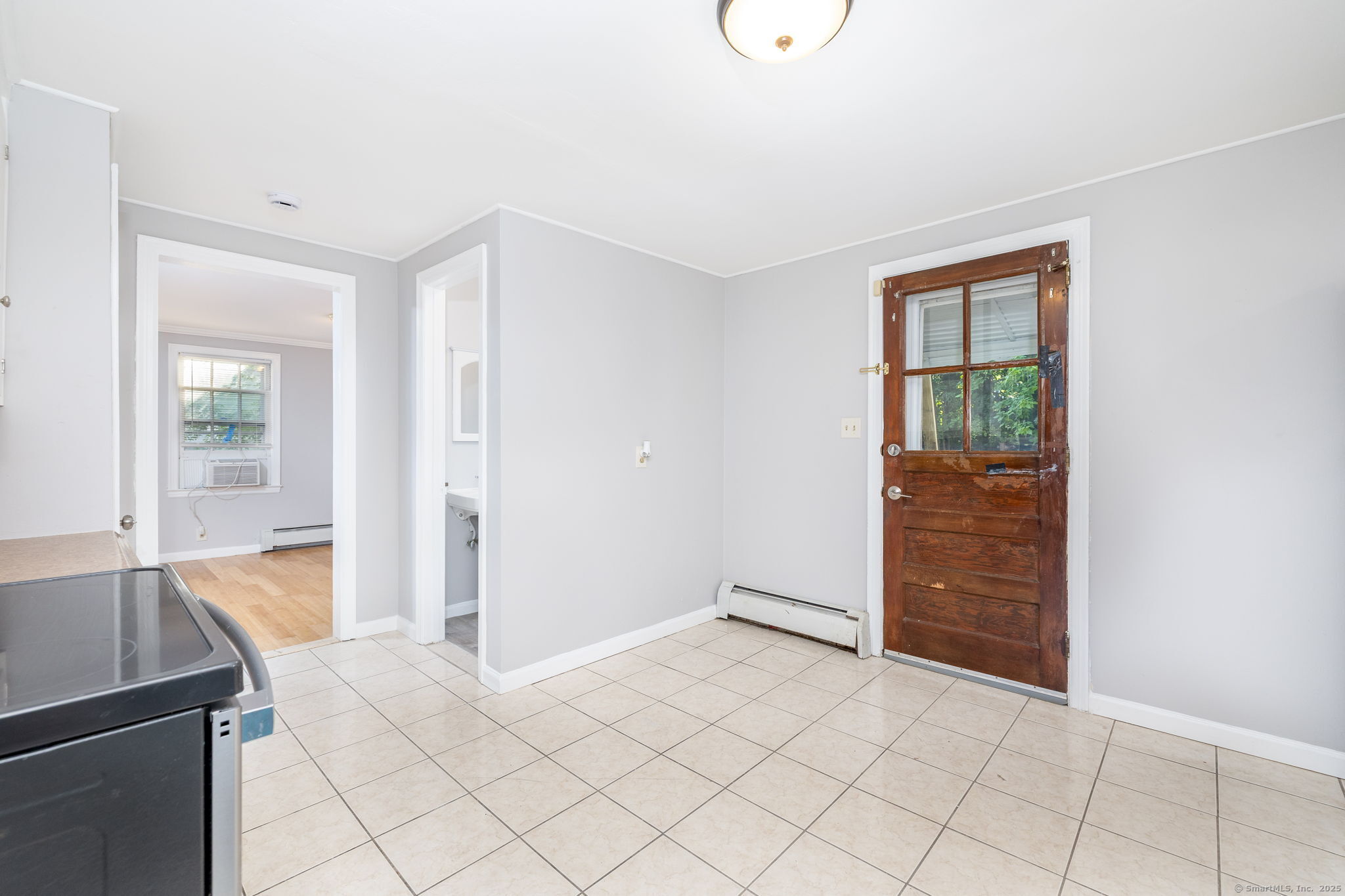 Newington, Connecticut 06111, United States, 2 Bedrooms Bedrooms, ,2 BathroomsBathrooms,Residential,Active,214095