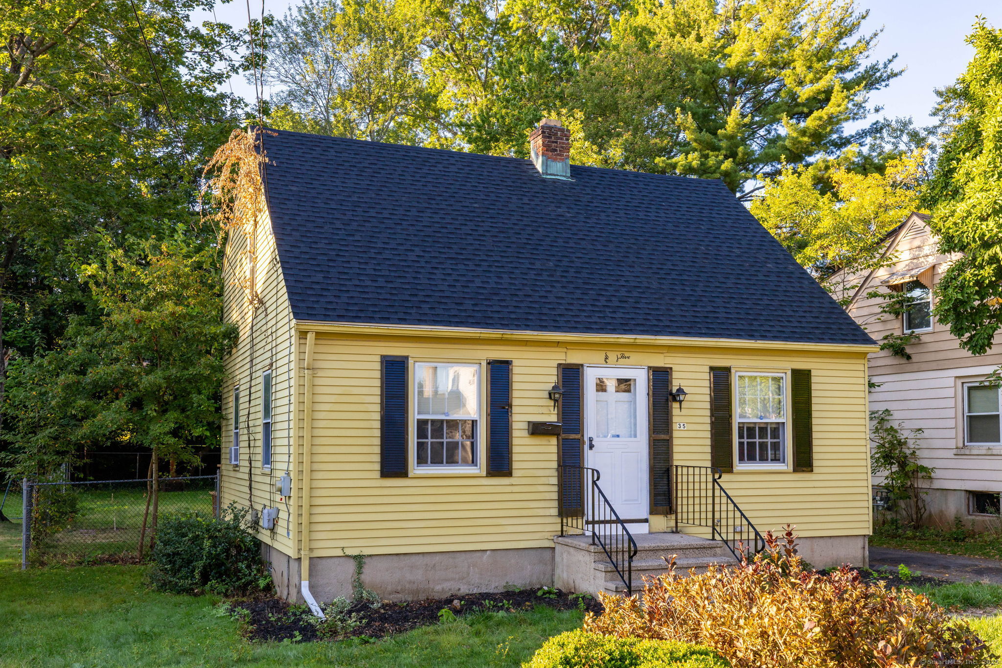 Newington, Connecticut 06111, United States, 2 Bedrooms Bedrooms, ,2 BathroomsBathrooms,Residential,Active,214095