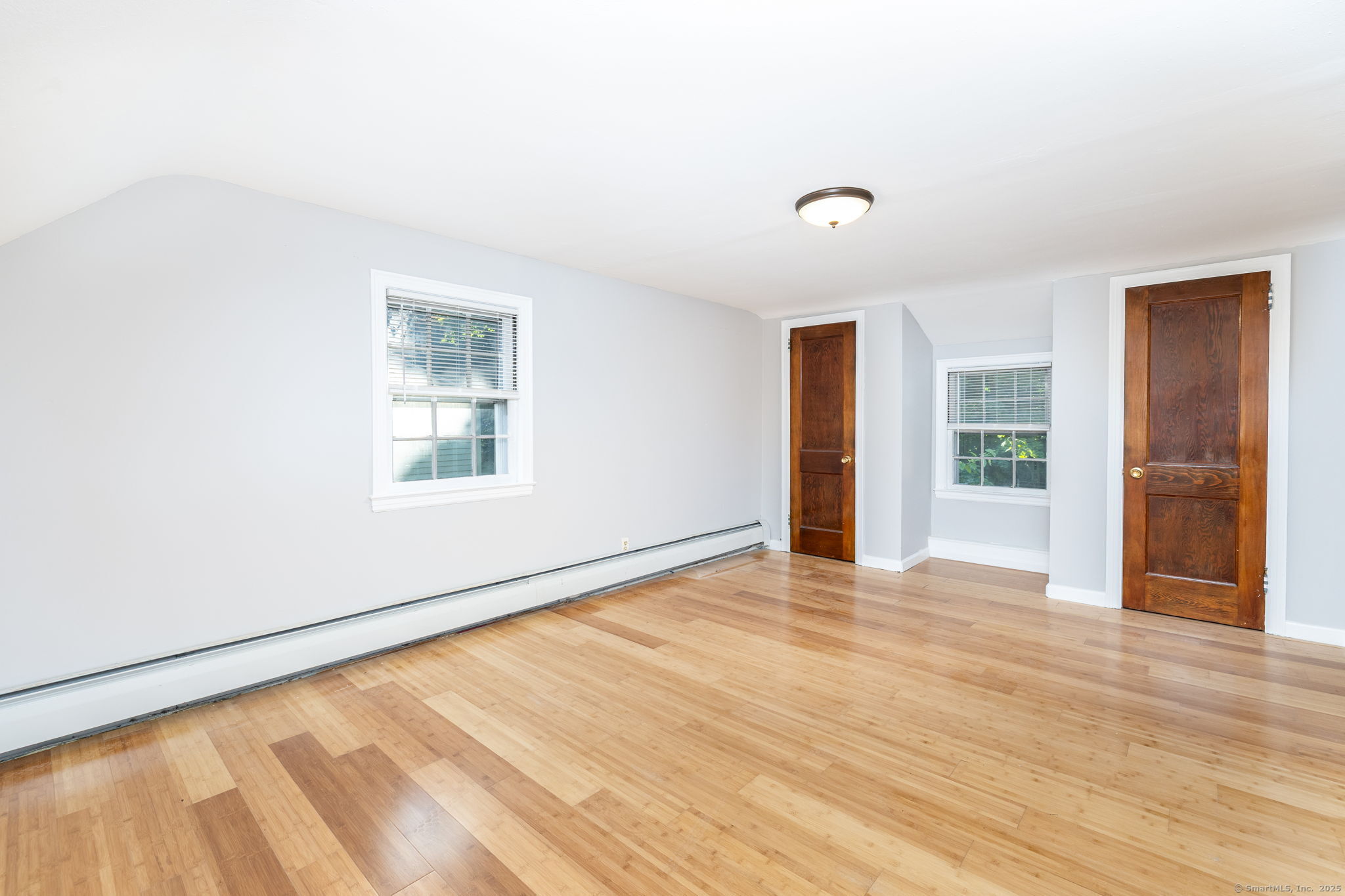 Newington, Connecticut 06111, United States, 2 Bedrooms Bedrooms, ,2 BathroomsBathrooms,Residential,Active,214095