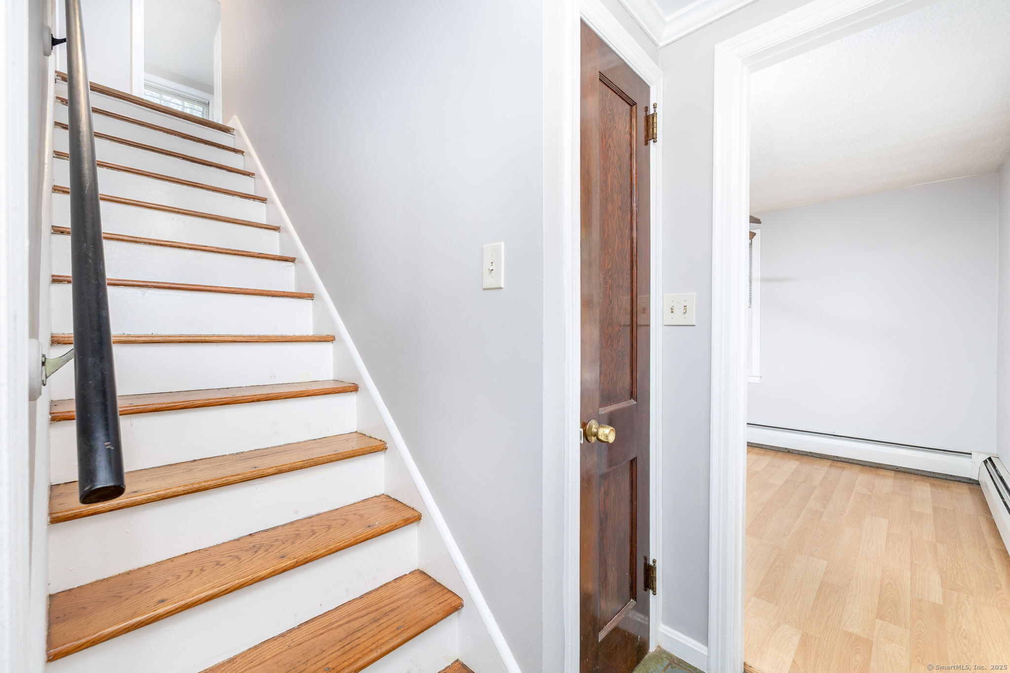 Newington, Connecticut 06111, United States, 2 Bedrooms Bedrooms, ,2 BathroomsBathrooms,Residential,Active,214095