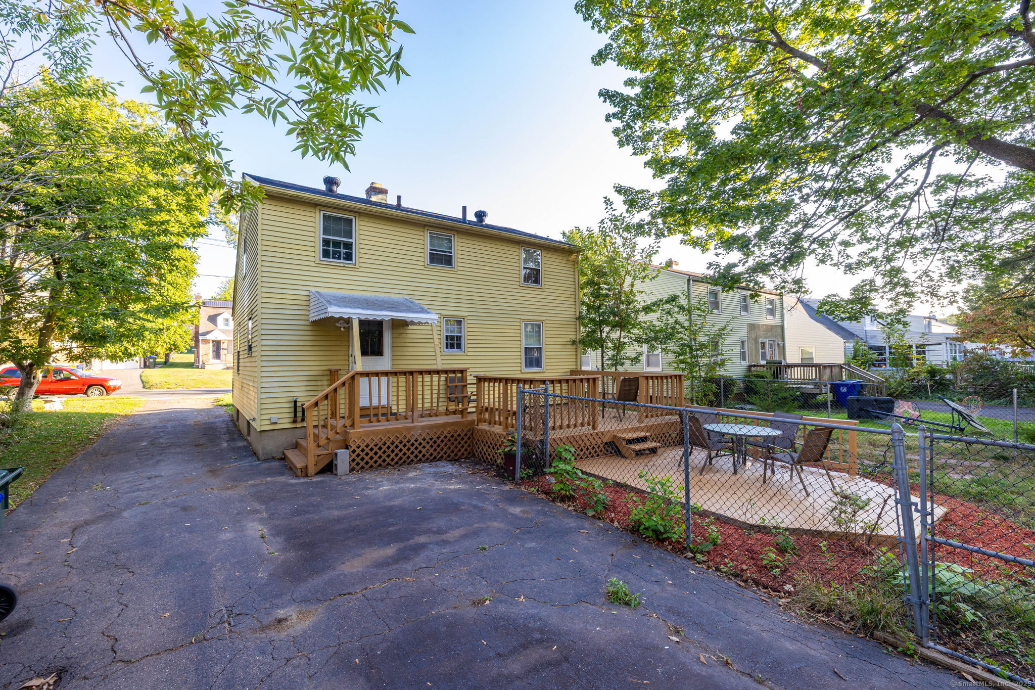 Newington, Connecticut 06111, United States, 2 Bedrooms Bedrooms, ,2 BathroomsBathrooms,Residential,Active,214095