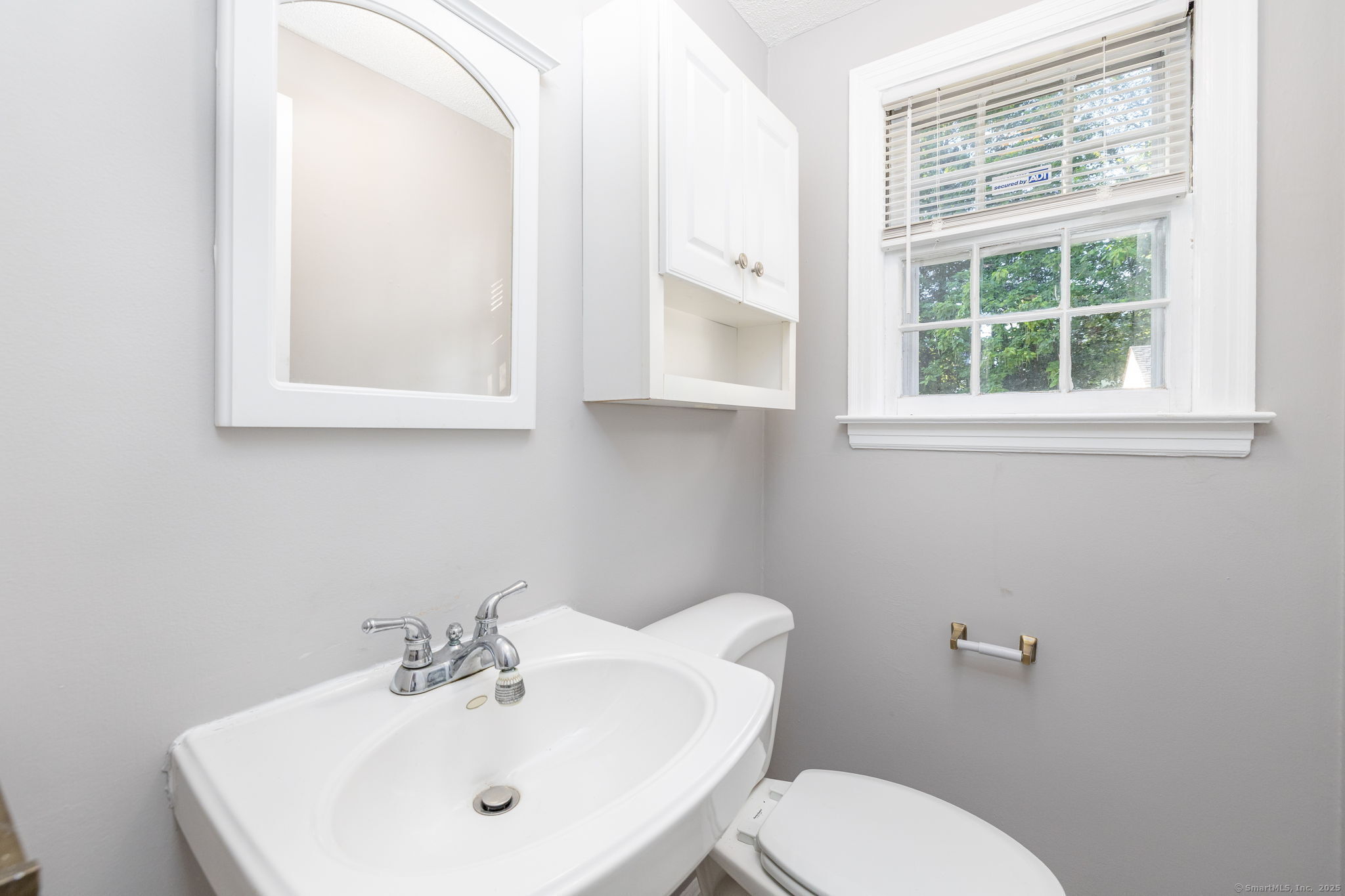 Newington, Connecticut 06111, United States, 2 Bedrooms Bedrooms, ,2 BathroomsBathrooms,Residential,Active,214095