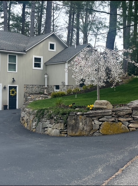 880 West Wakefield Boulevard