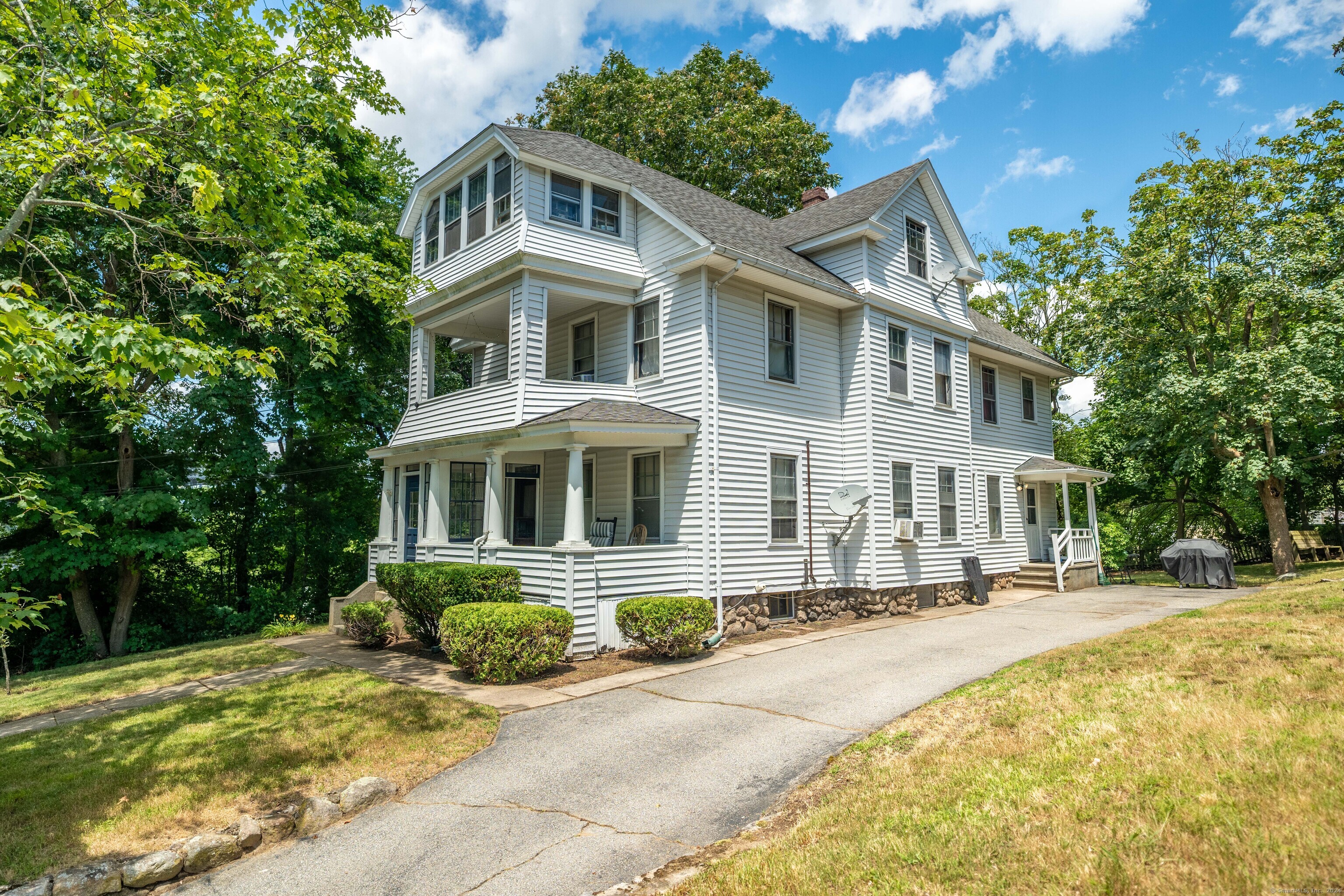 Property for Sale at 14 Church Street, Groton, Connecticut - Bedrooms: 6 
Bathrooms: 3 
Rooms: 15  - $425,000