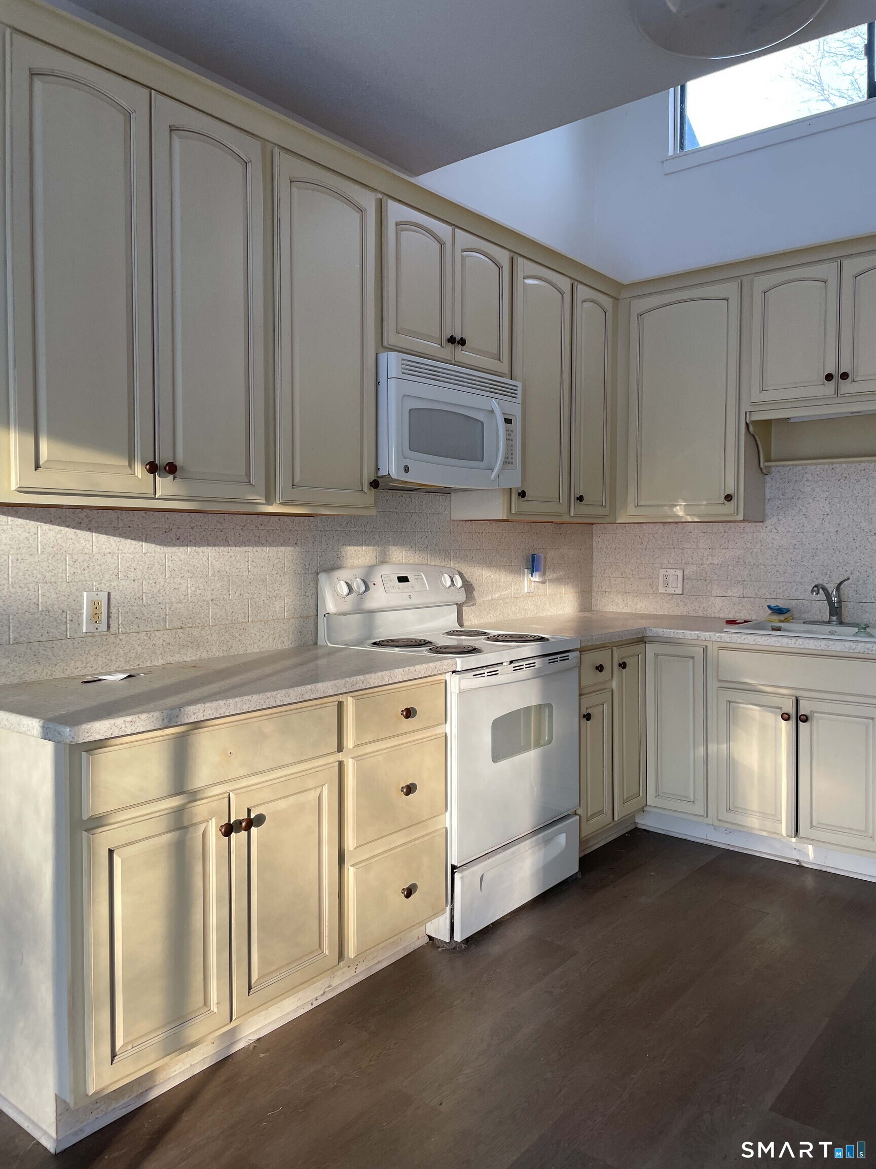 930 Heritage Village B