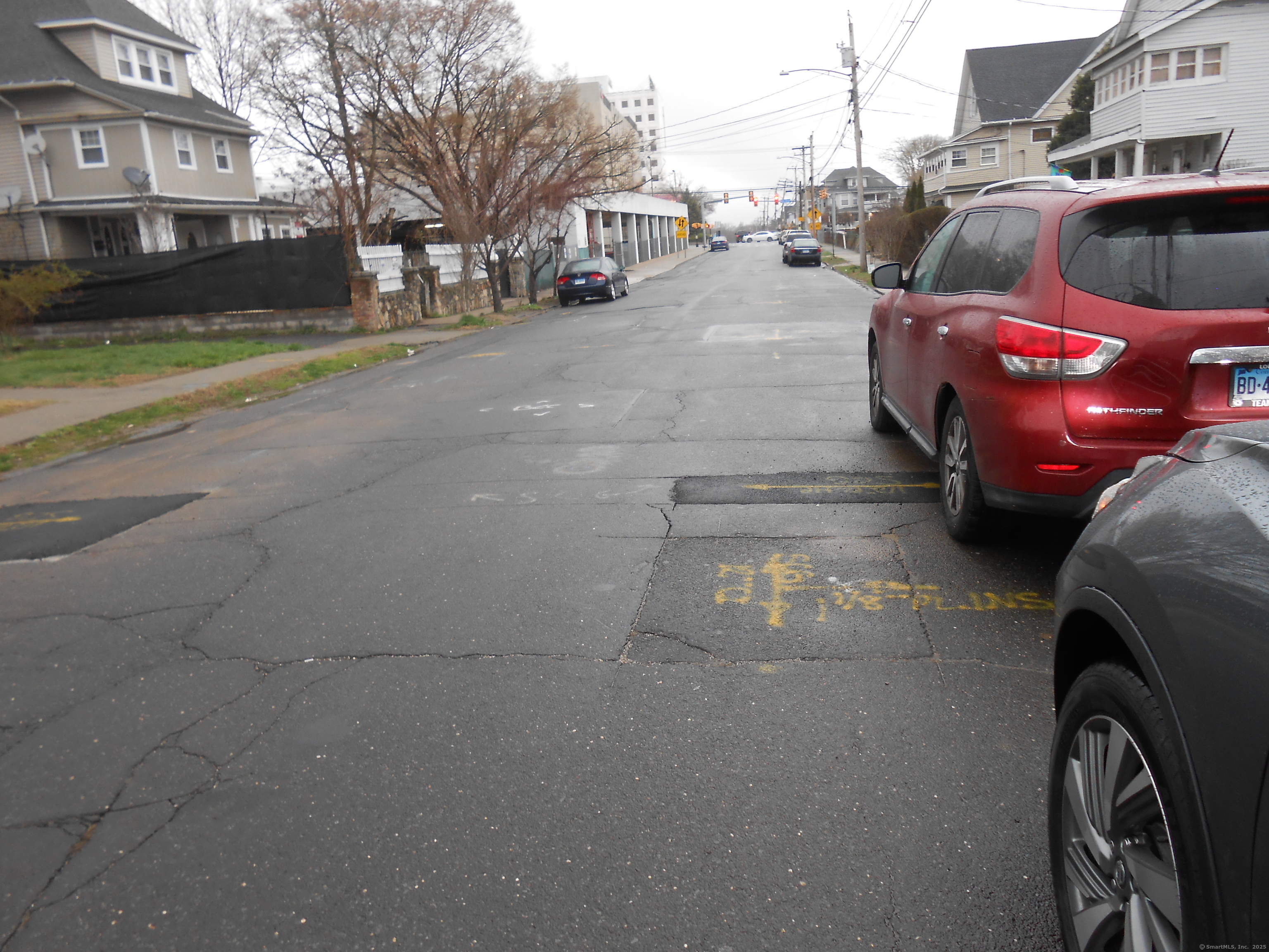 Rental Property at Hawley Avenue 3, Bridgeport, Connecticut - Bedrooms: 2 
Bathrooms: 1 
Rooms: 4  - $1,795 MO.
