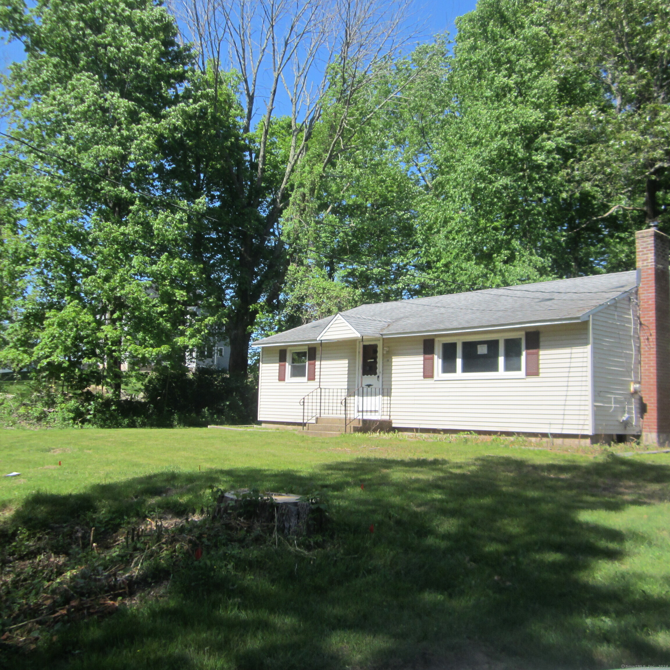 Property for Sale at 29 Newell Hill Road, Ellington, Connecticut - Bedrooms: 3 
Bathrooms: 1 
Rooms: 5  - $153,000