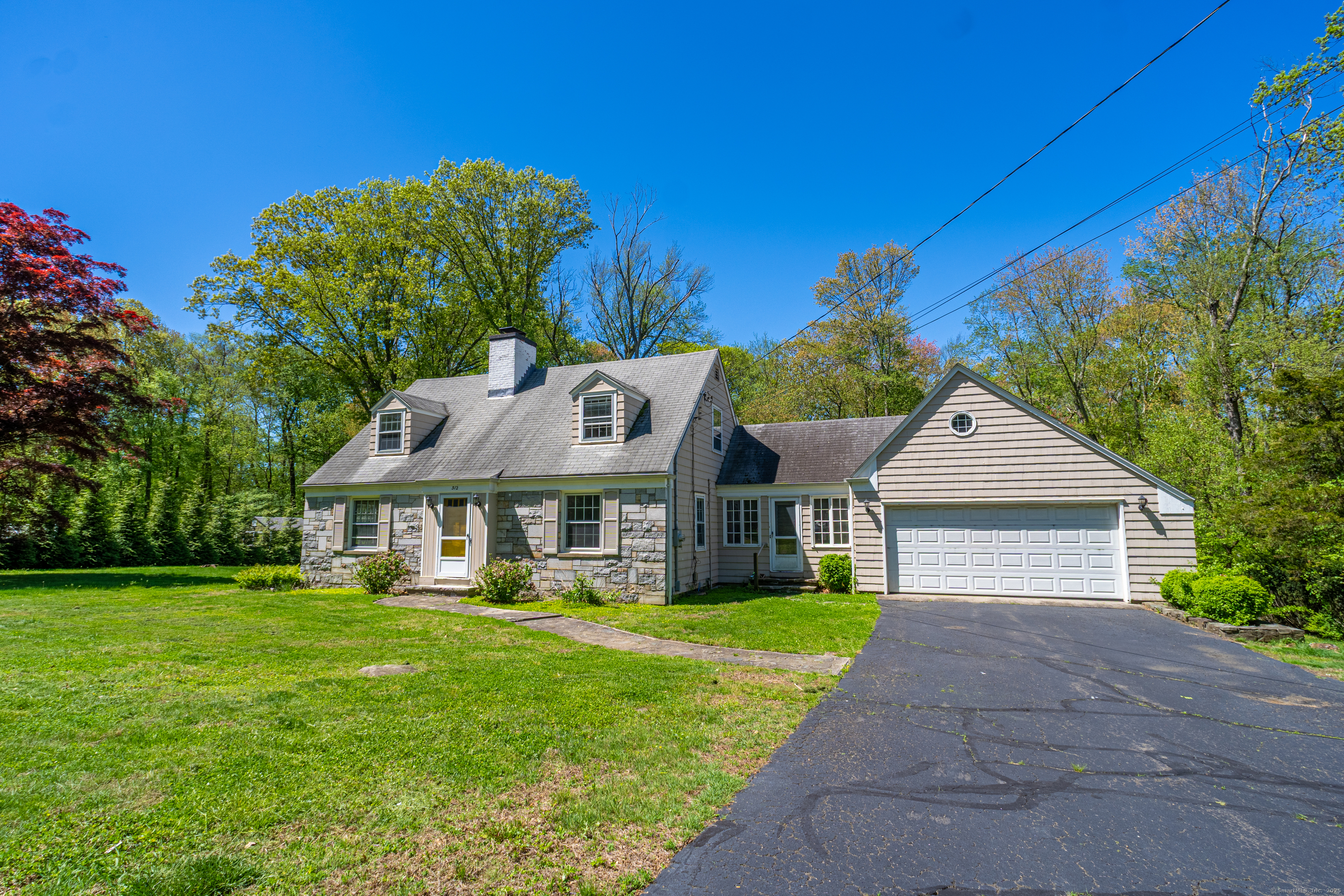 Fairlea Road, Orange, Connecticut - 4 Bedrooms  
2 Bathrooms  
7 Rooms - 