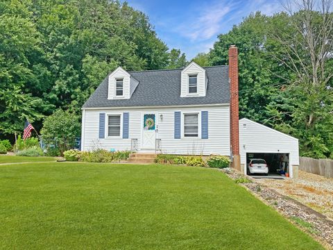 Photo of 39 Aspinall Drive, Andover, CT 06232 (MLS # 24120501)