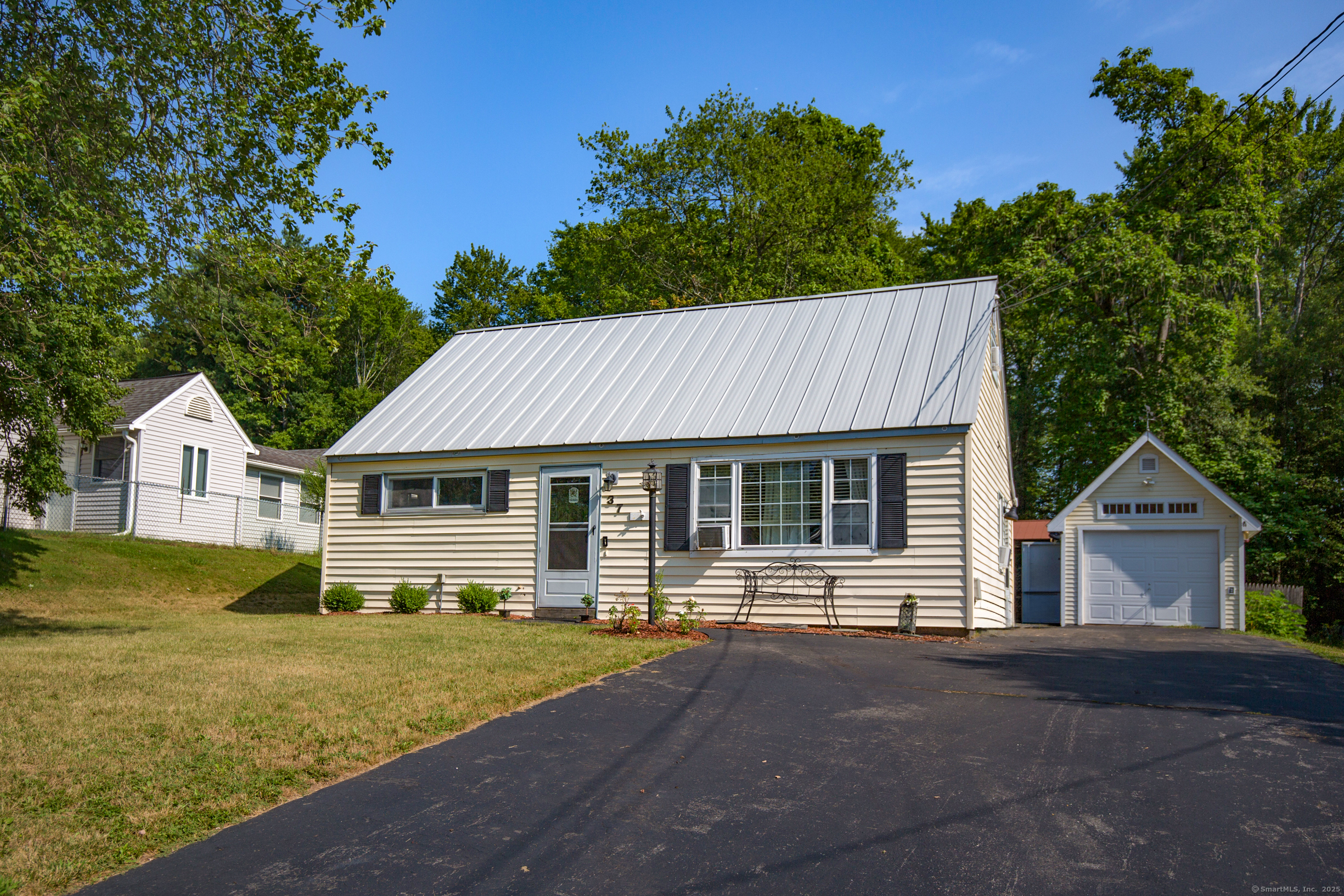 37 King Court