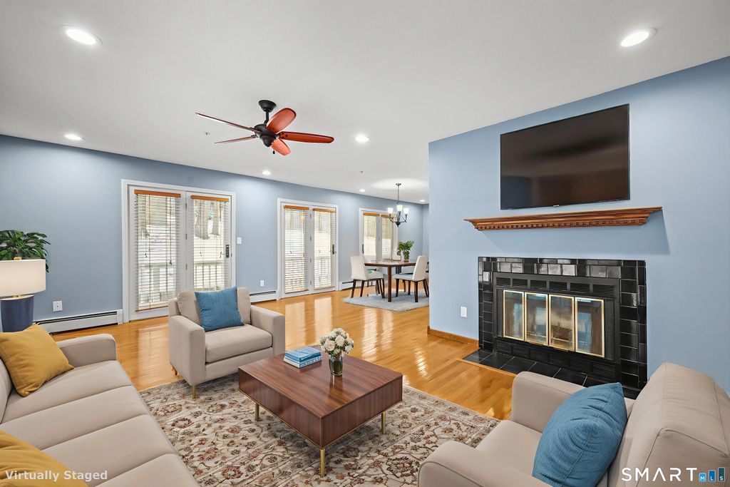 Photo of 31 Oxford Court, Simsbury, CT 06070 (MLS # 24149355)