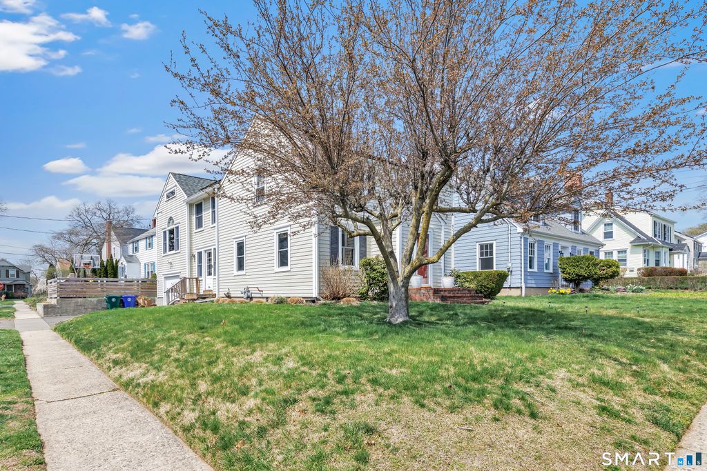 Photo of 5 Charlton Street, Stratford, CT 06614 (MLS # 24167354)