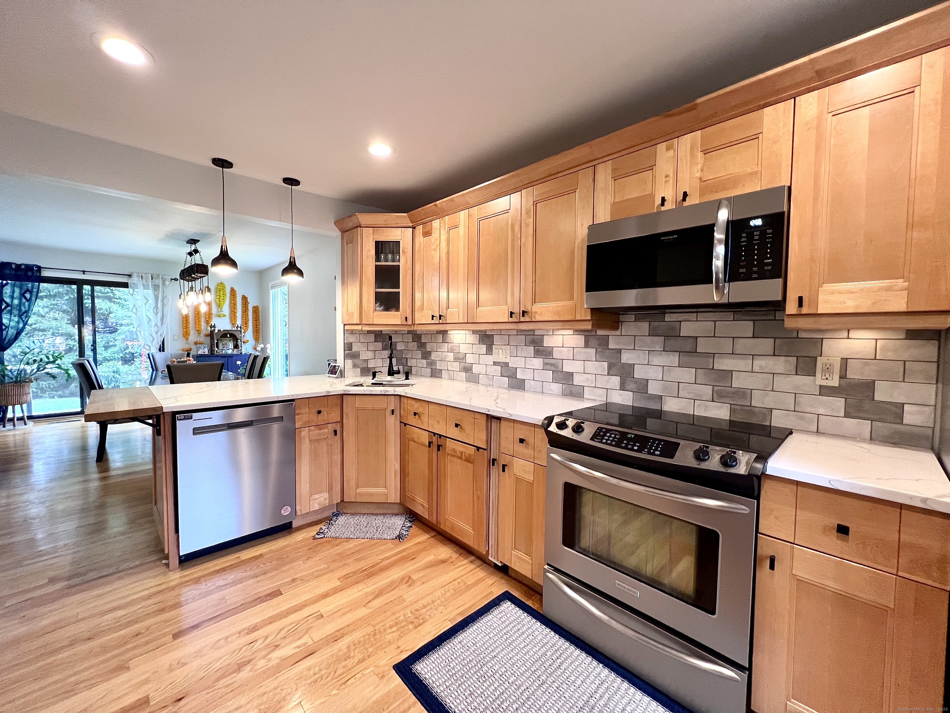 320 Strawberry Hill Avenue #APT 12, Stamford, Connecticut image 2