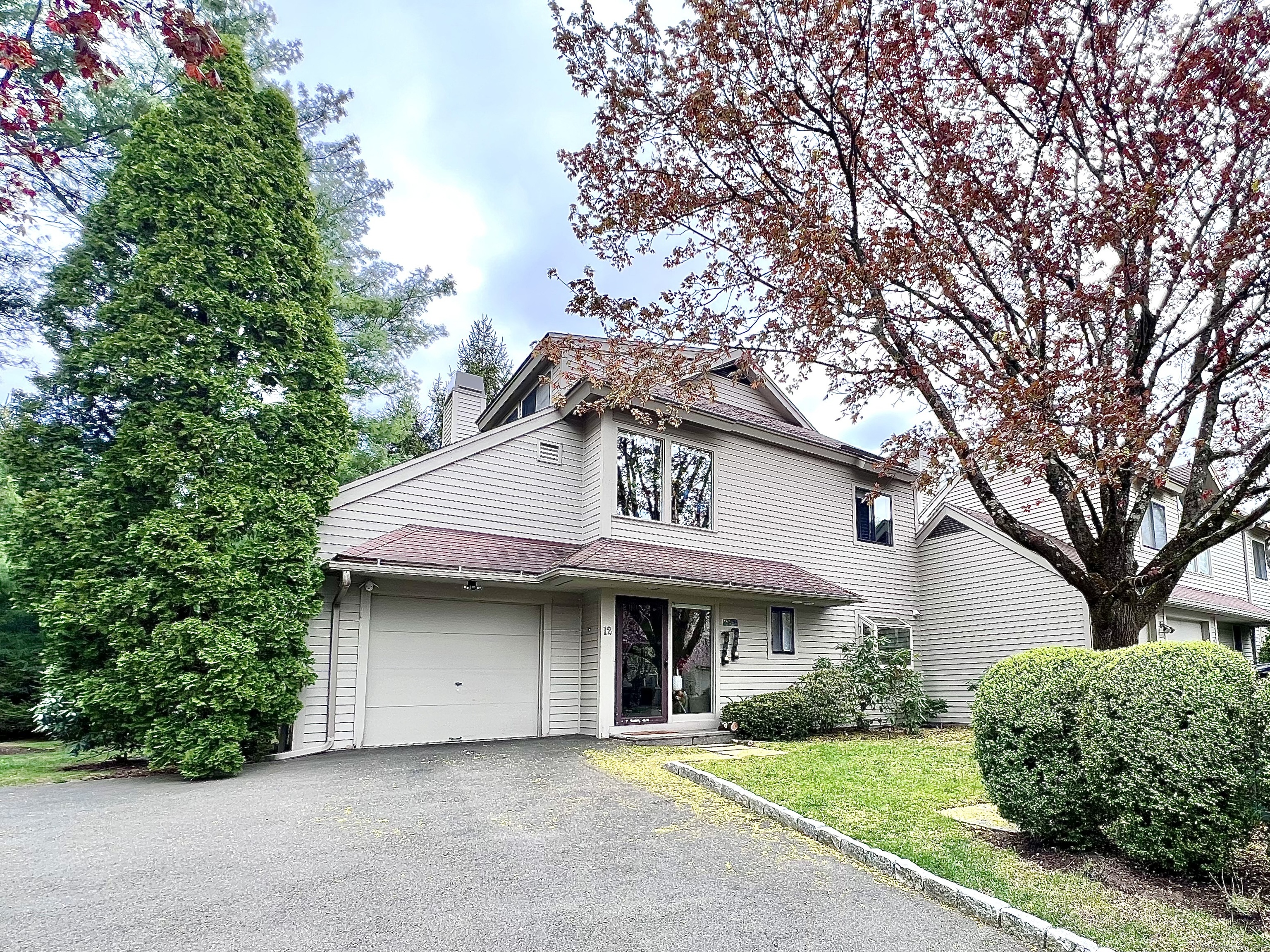 320 Strawberry Hill Avenue APT 12