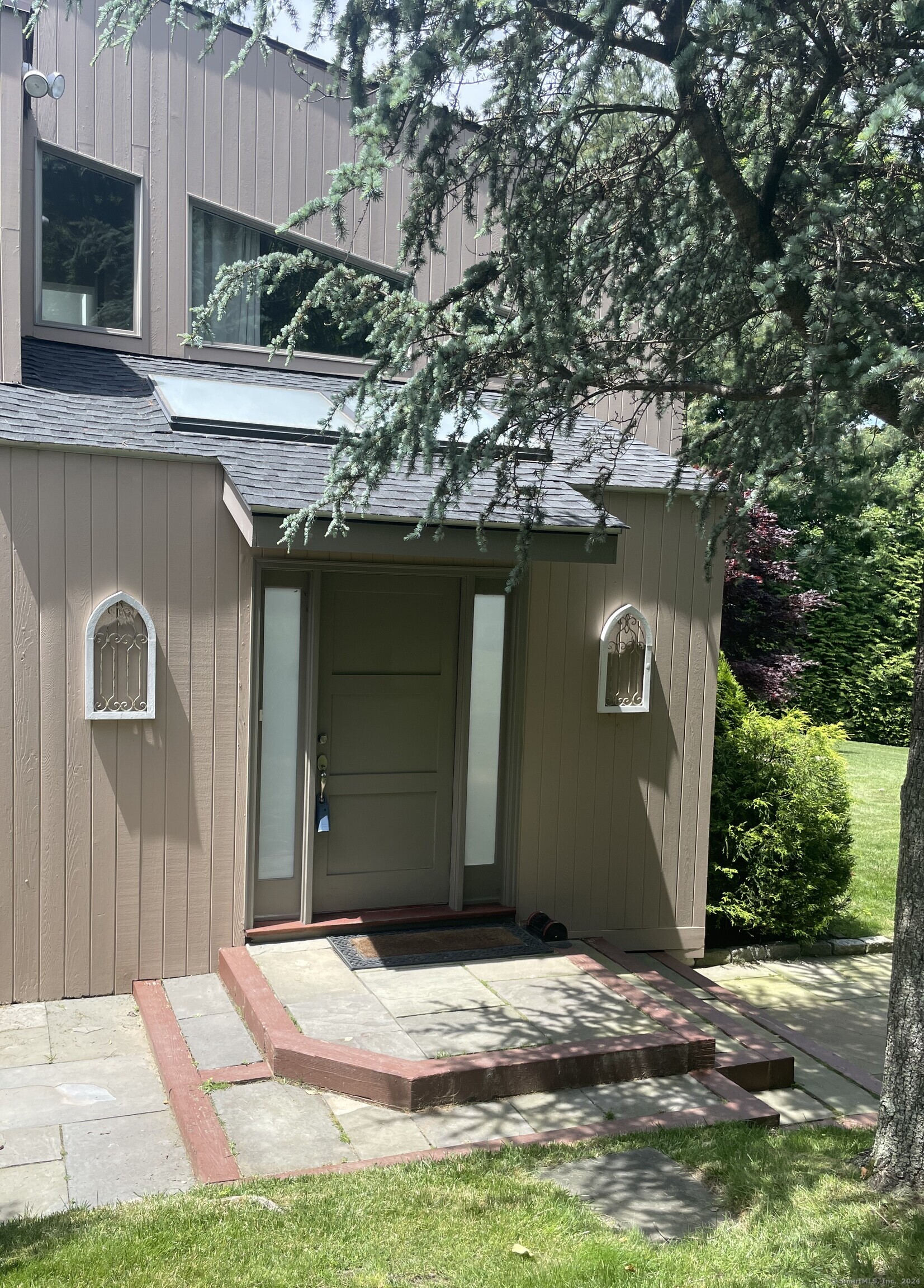 Rental Property at 17 Ferry Lane, Westport, Connecticut - Bedrooms: 6 
Bathrooms: 4 
Rooms: 9  - $10,500 MO.