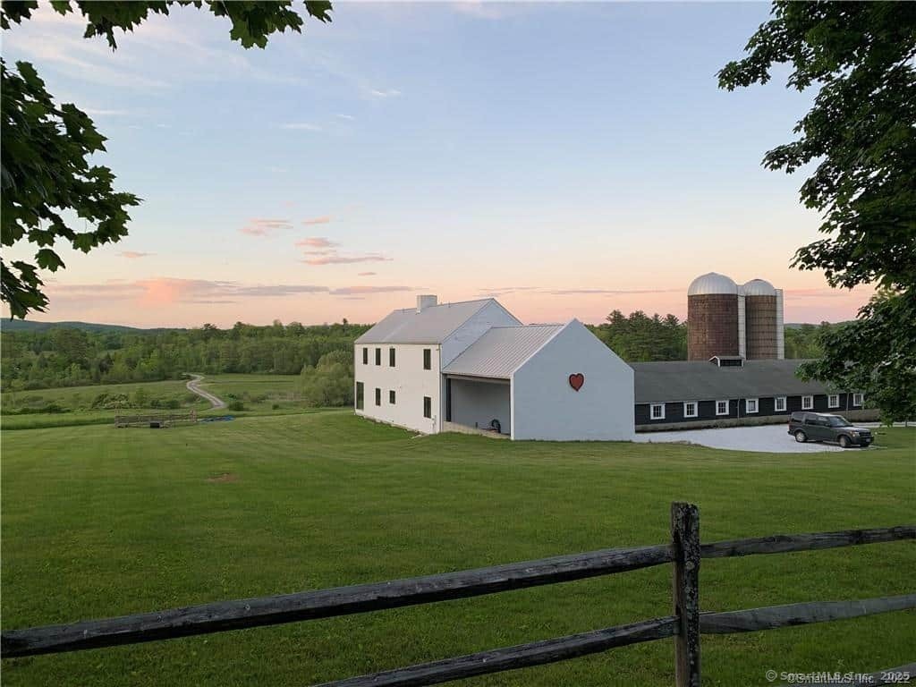 Lime Rock Road, Salisbury, Connecticut - 4 Bedrooms  
3 Bathrooms  
10 Rooms - 