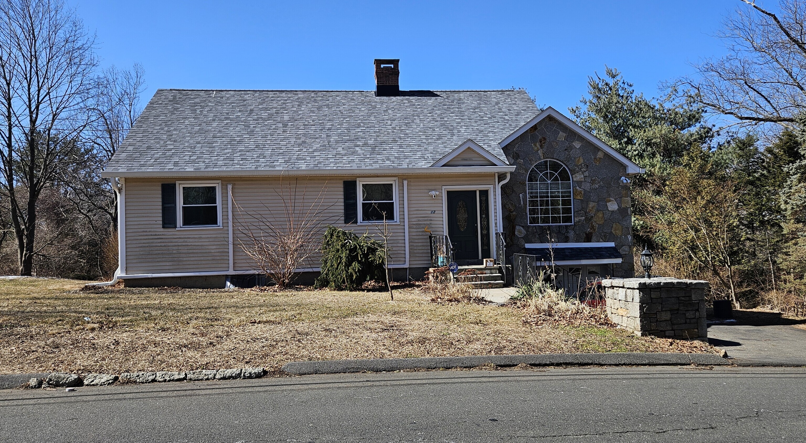 Birdseye Road, Shelton, Connecticut - 4 Bedrooms  
3 Bathrooms  
9 Rooms - 