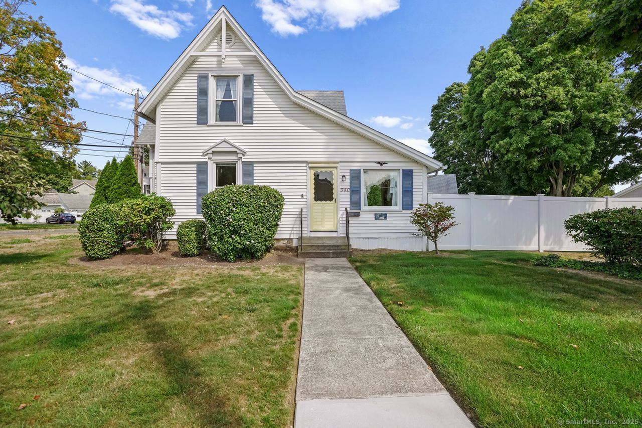 Gulf Street, Milford, Connecticut - 4 Bedrooms  
2 Bathrooms  
9 Rooms - 