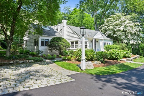 Homes For Sale - 32 Spring Water Lane<br/> Fairfield County, New Canaan, CT 06840