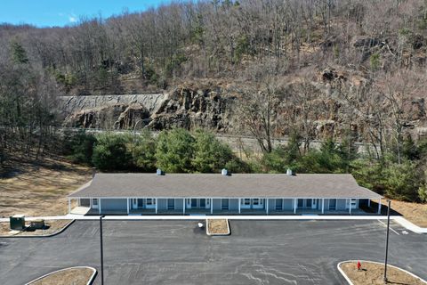 MLS: 24085291