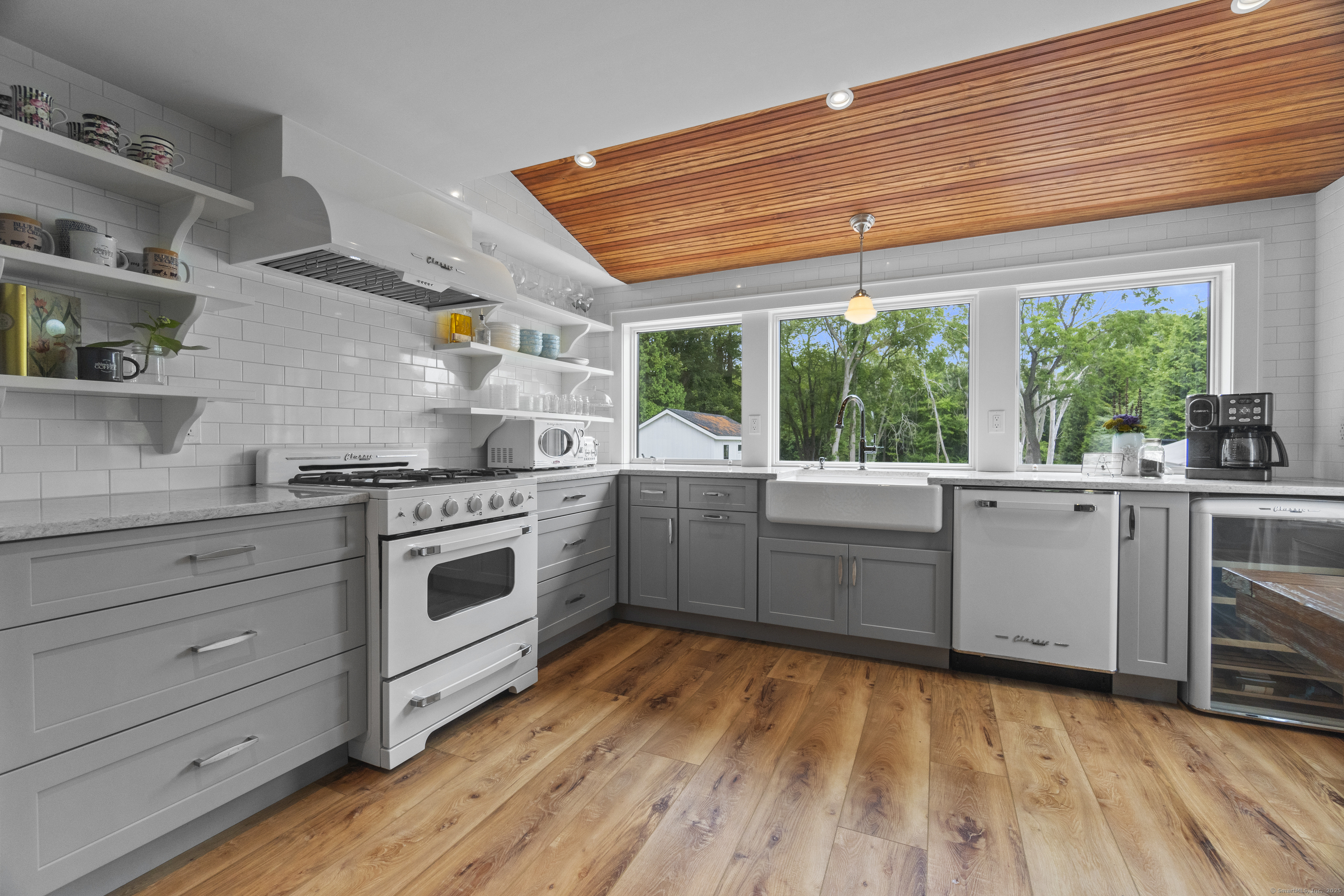 176 Great Neck Road