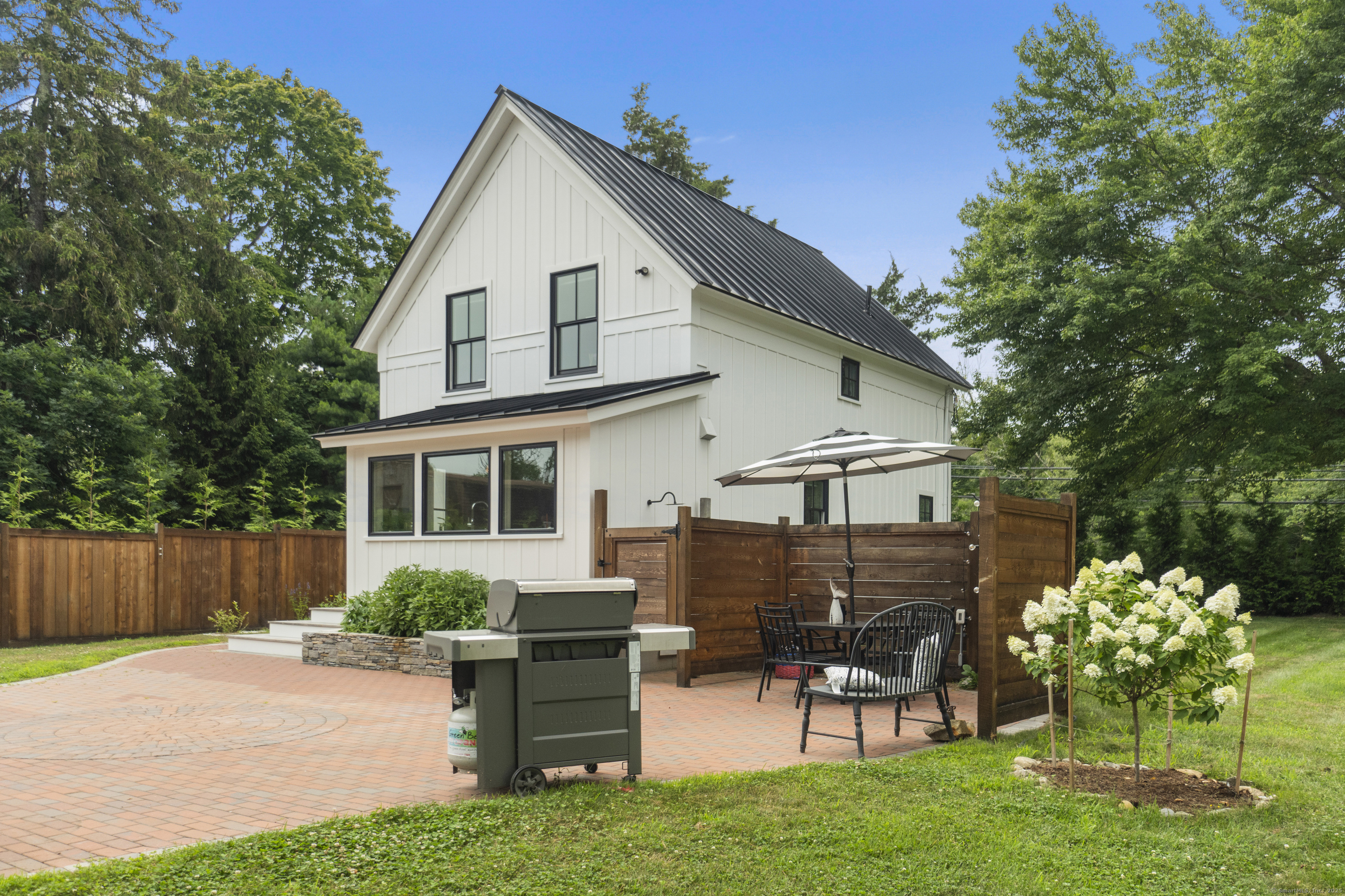 176 Great Neck Road