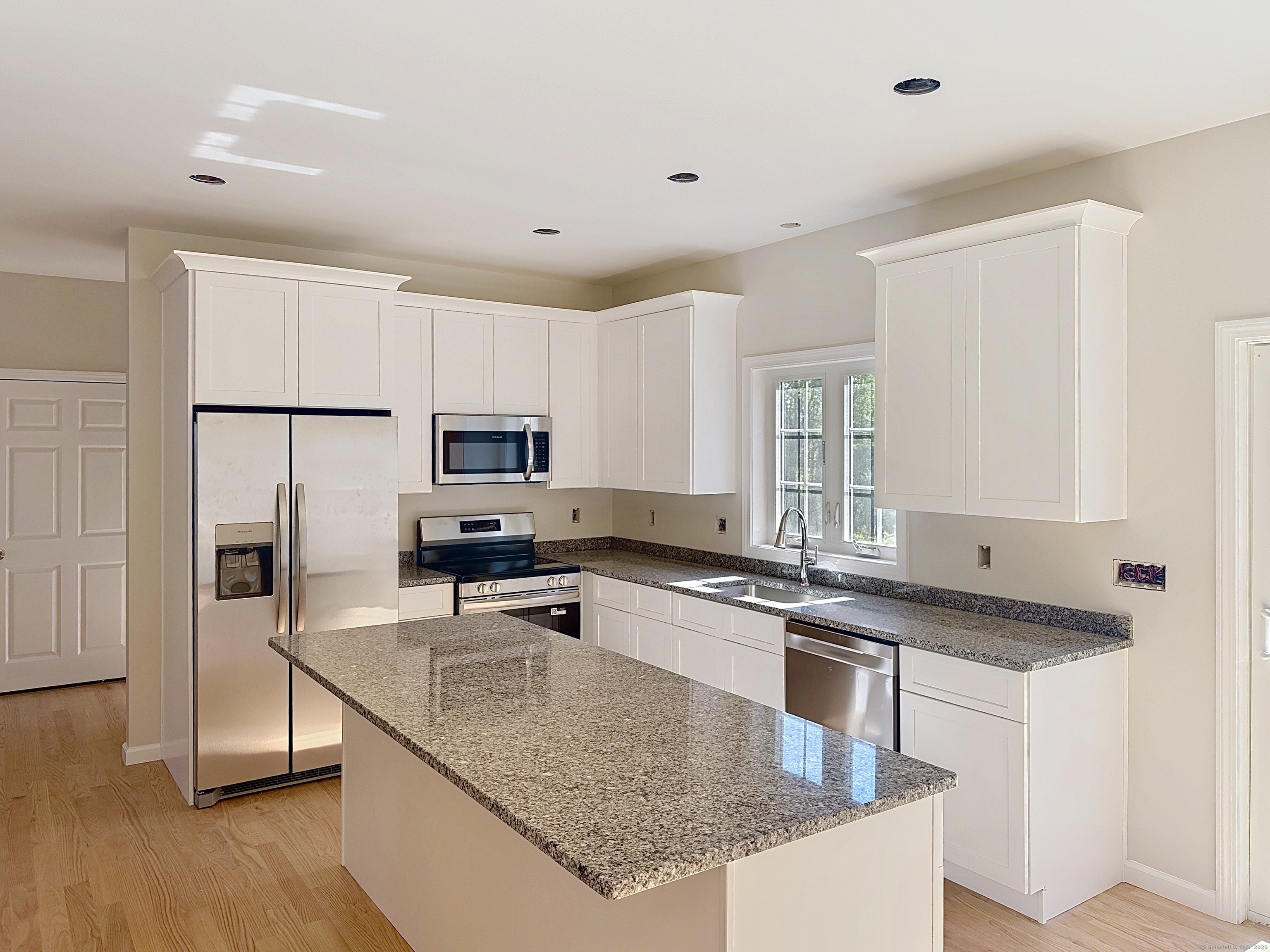 16 Tommy Court, Norwich, Connecticut image 6