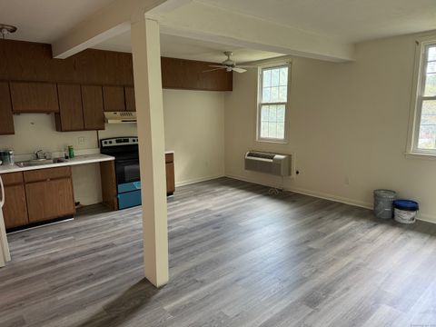 22 Main Street Extension 6C Simsbury CT 06081