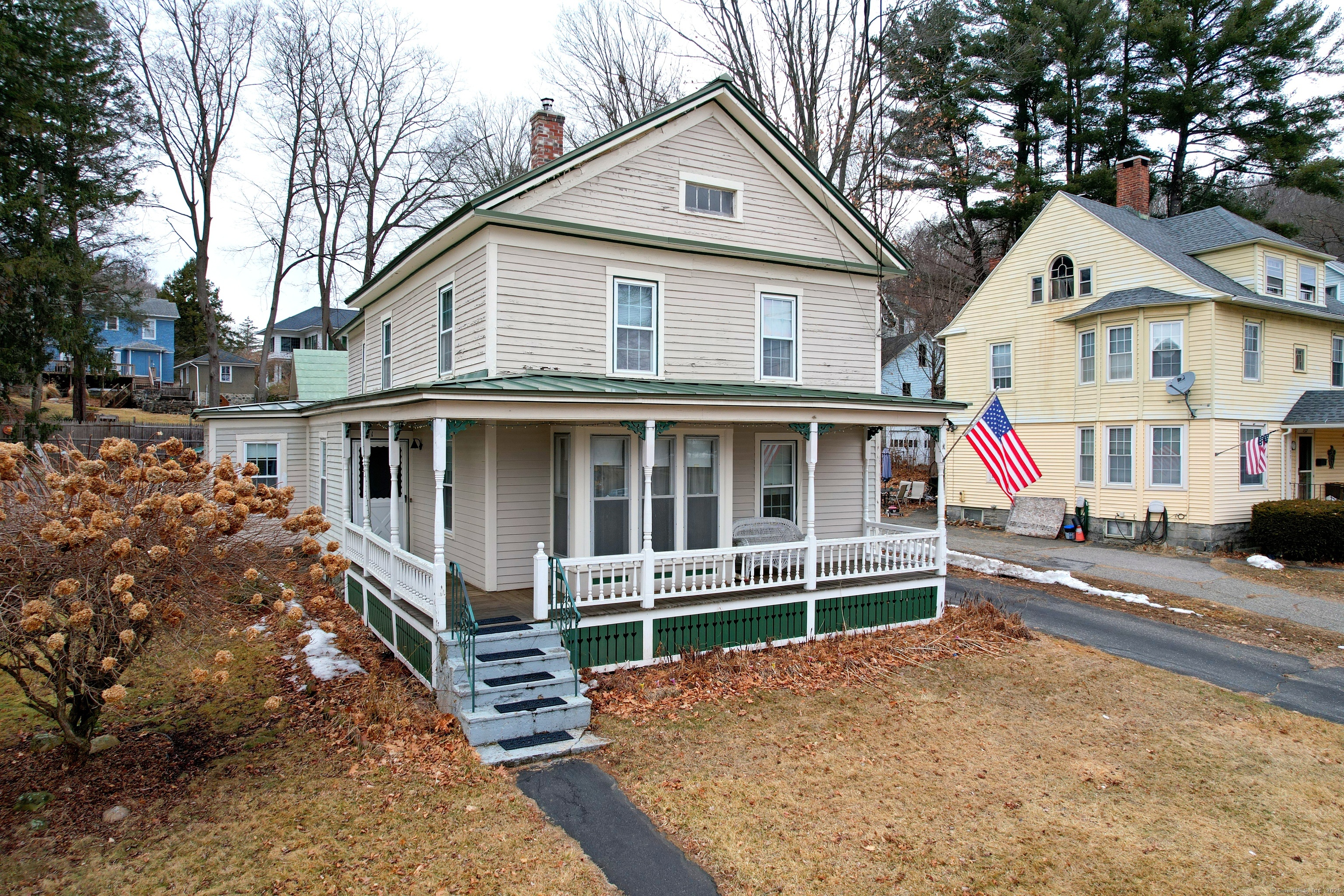 Elm Street, Winchester, Connecticut - 5 Bedrooms  
2 Bathrooms  
11 Rooms - 