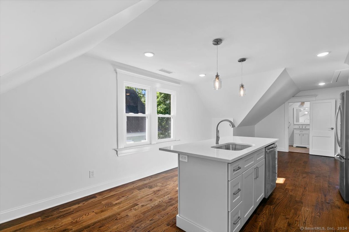 954 Elm Street 3