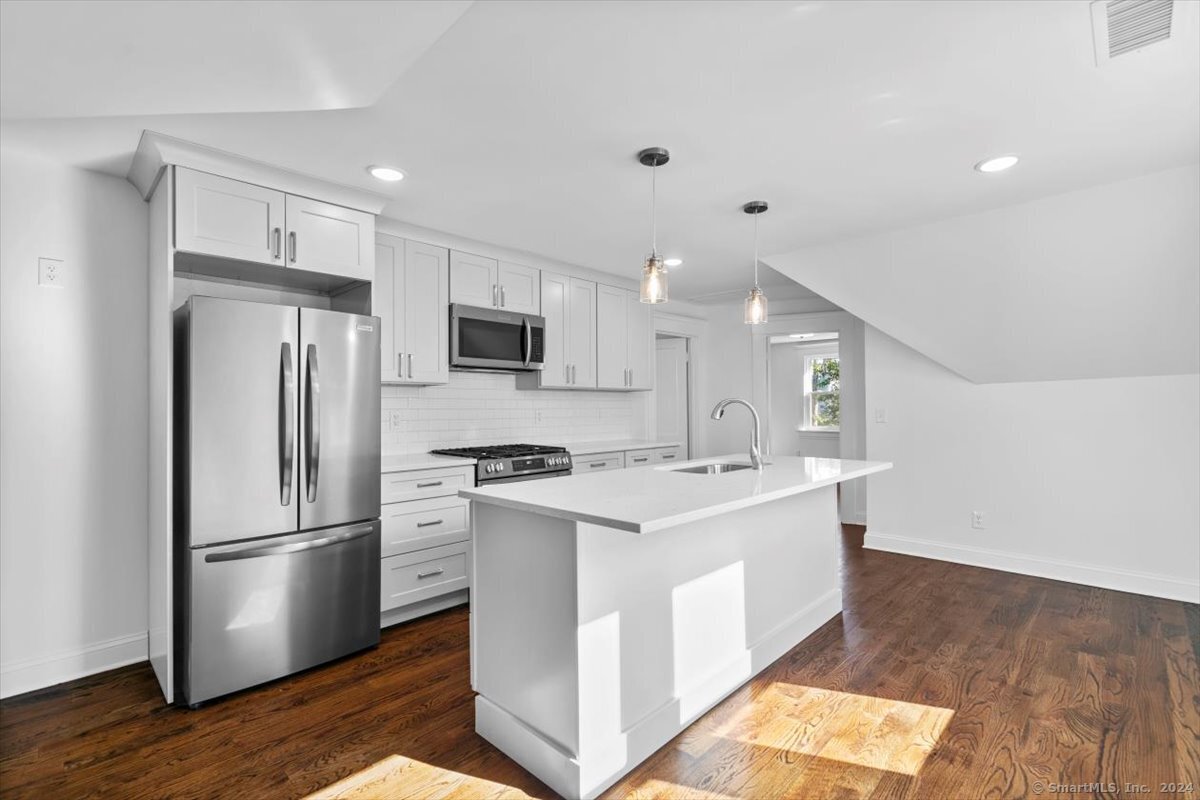 954 Elm Street 3