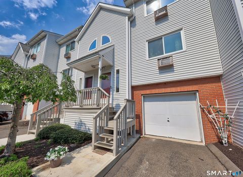 Photo of 925 Oronoke Road #15F, Waterbury, CT 06708 (MLS # 24176226)
