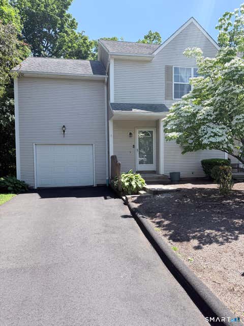Condo For Rent - 3409 Whitney Avenue #6<br/> New Haven County, Hamden, CT 06518