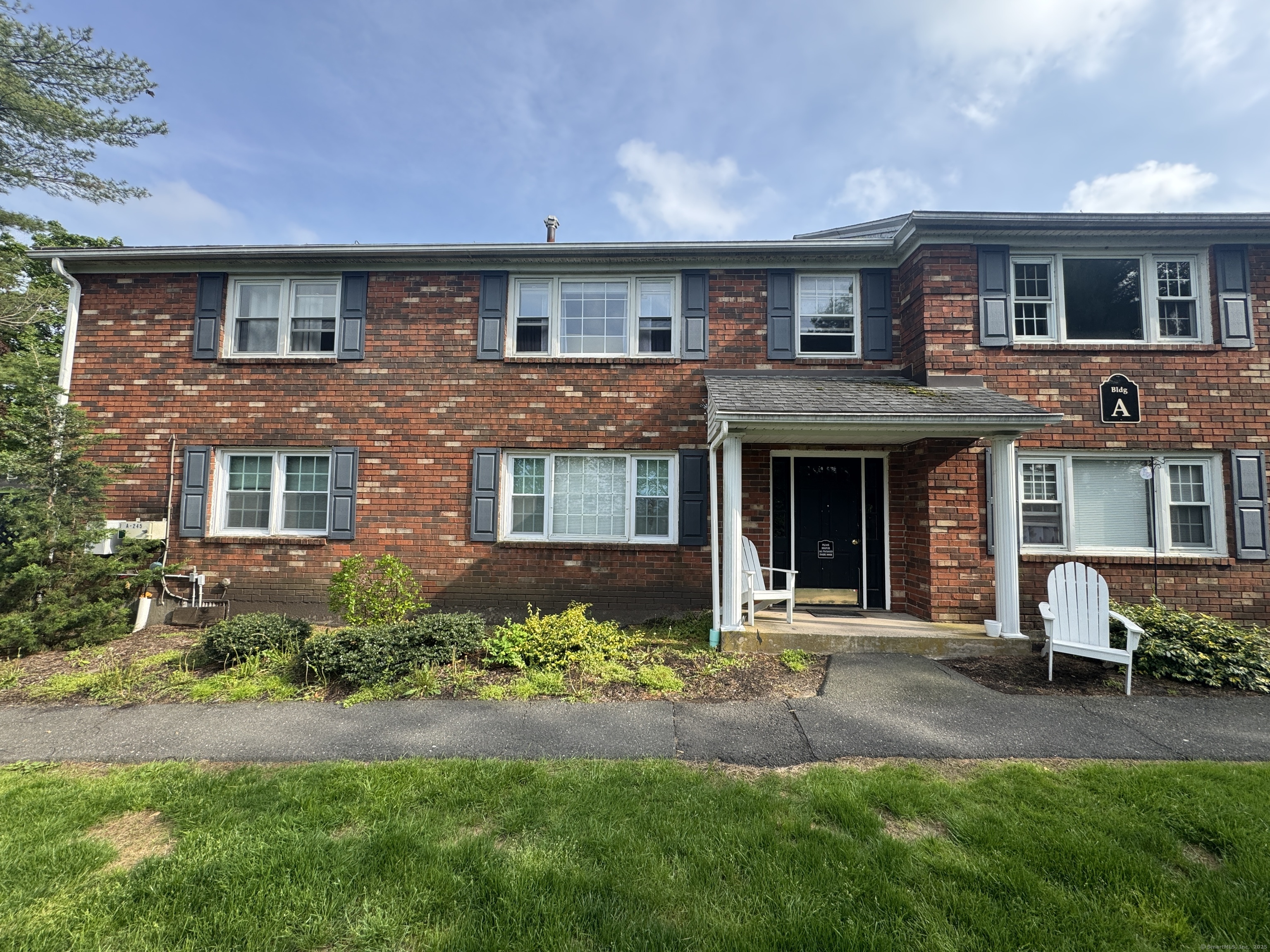 Cherry Avenue A22, Watertown, Connecticut - 1 Bedrooms  
1 Bathrooms  
3 Rooms - 
