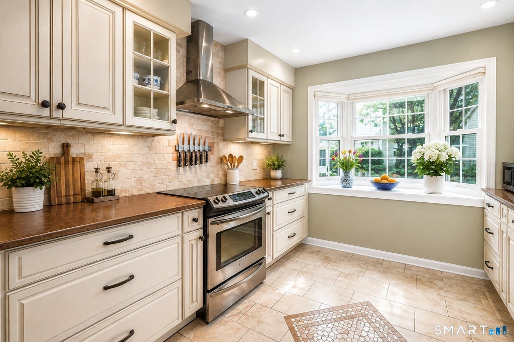 Photo of 179 South Avenue #9, New Canaan, CT 06840 (MLS # 24202379)