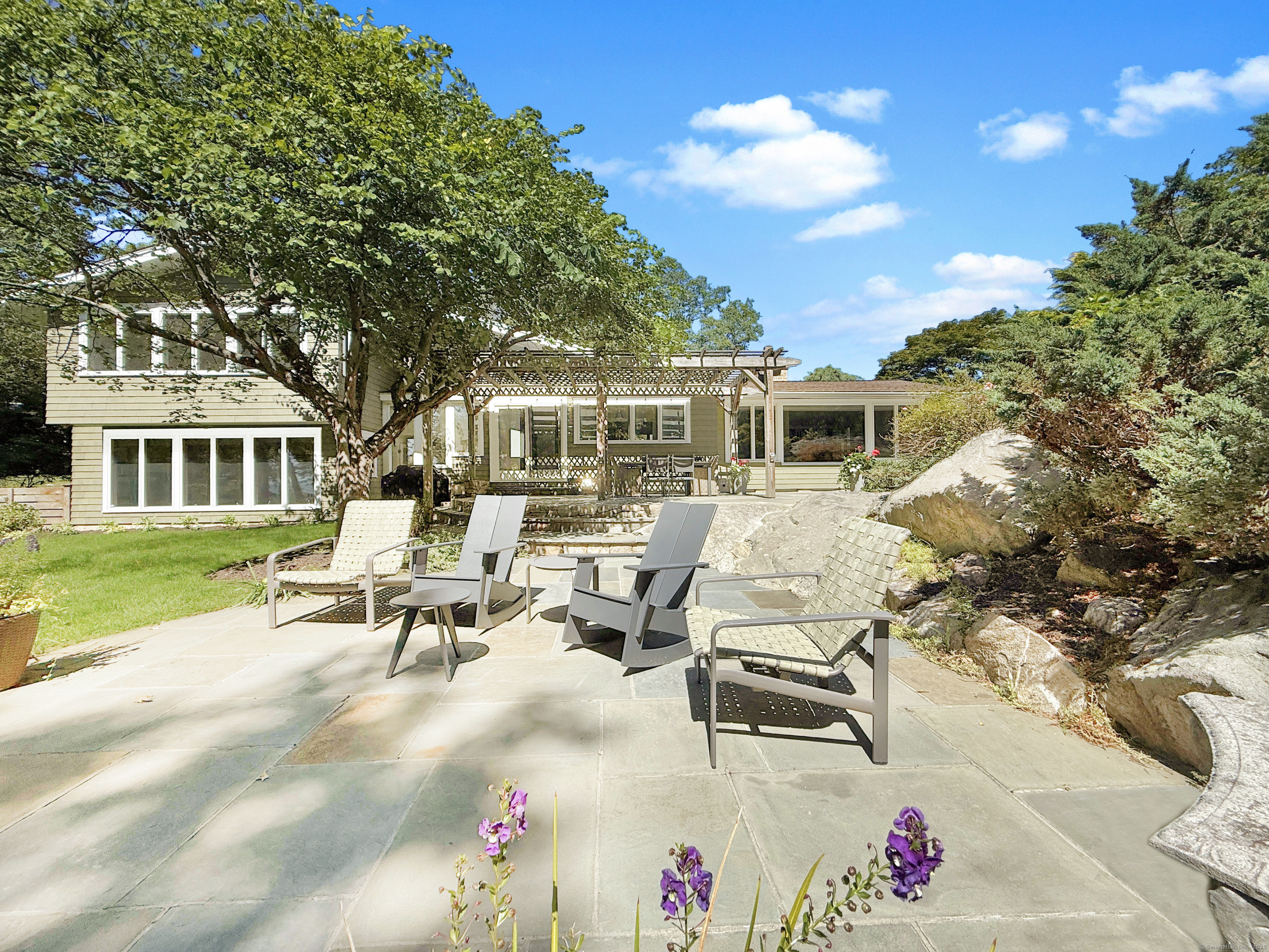 Norwalk, Connecticut 06853, United States, 3 Bedrooms Bedrooms, ,3 BathroomsBathrooms,Residential,Pending,205911