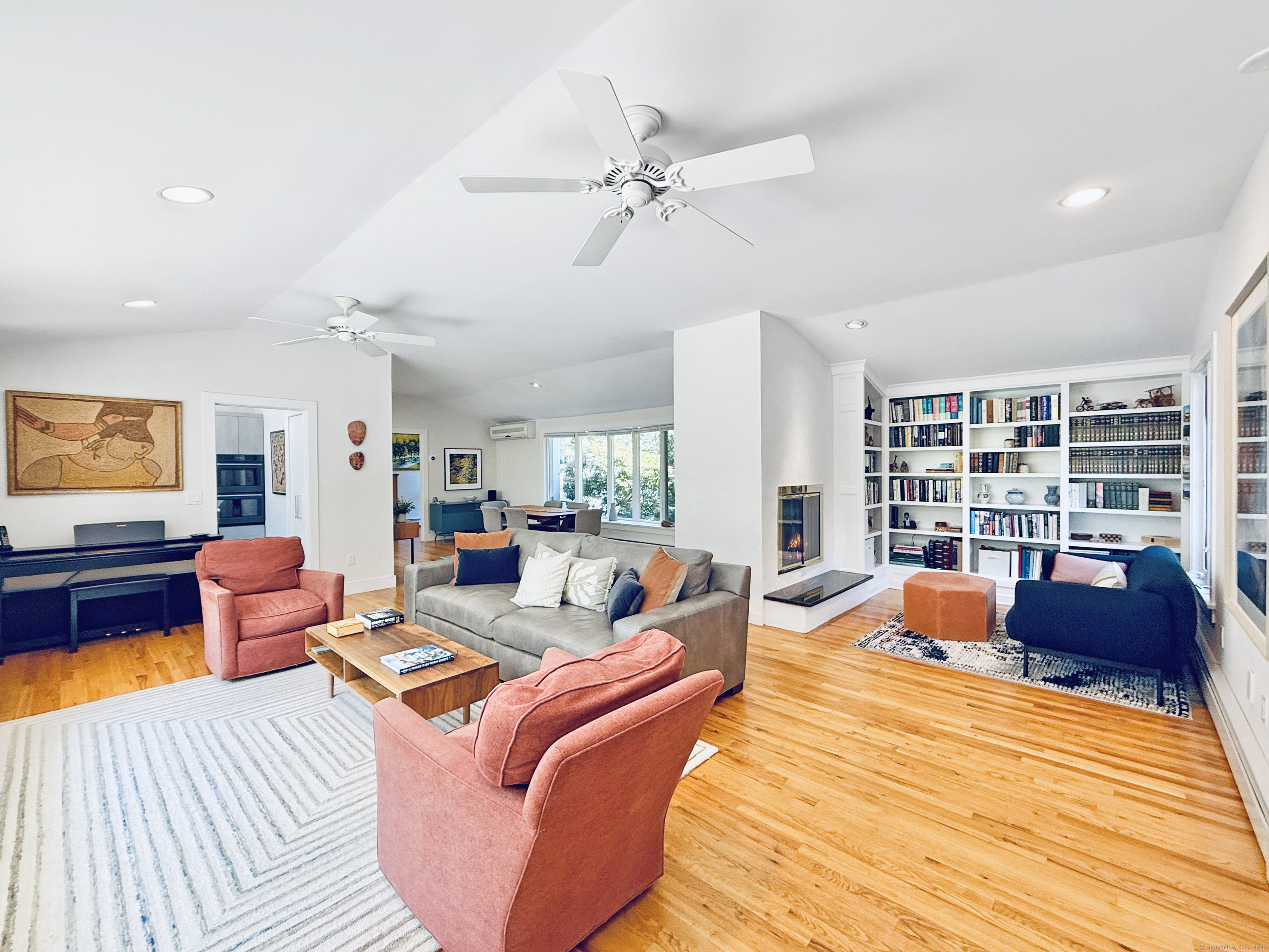 Norwalk, Connecticut 06853, United States, 3 Bedrooms Bedrooms, ,3 BathroomsBathrooms,Residential,Pending,205911