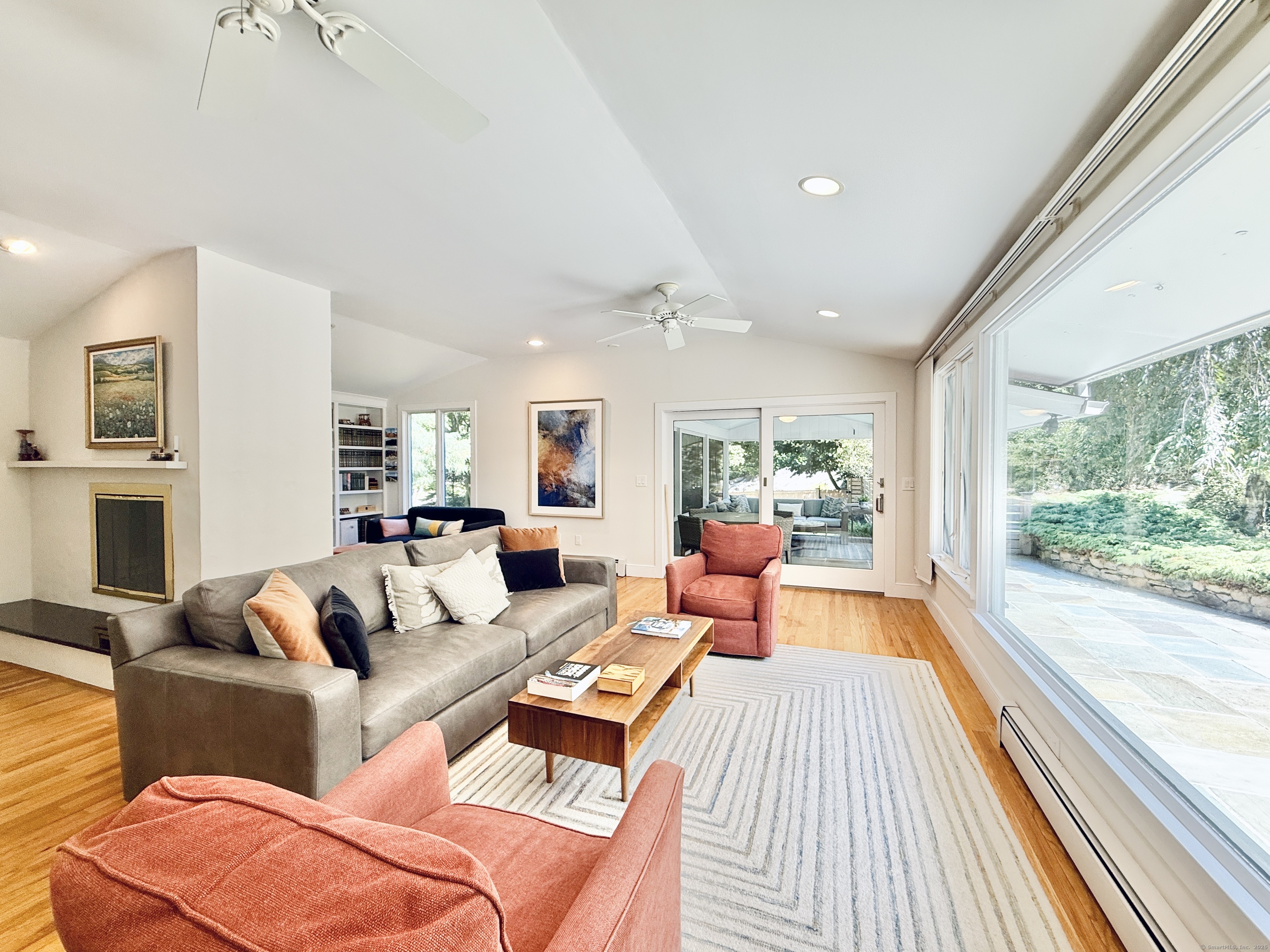 Norwalk, Connecticut 06853, United States, 3 Bedrooms Bedrooms, ,3 BathroomsBathrooms,Residential,Pending,205911