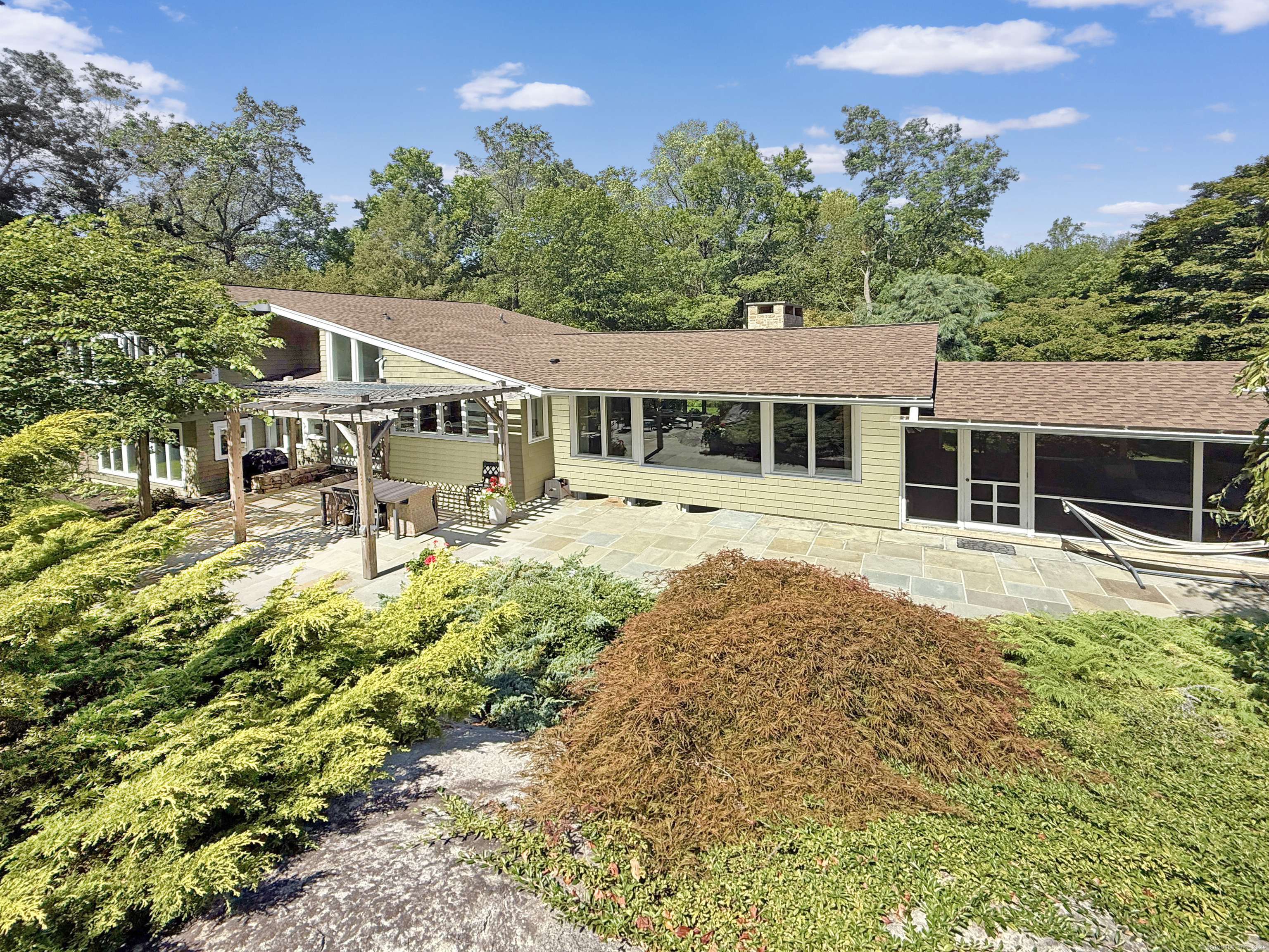 Norwalk, Connecticut 06853, United States, 3 Bedrooms Bedrooms, ,3 BathroomsBathrooms,Residential,Pending,205911